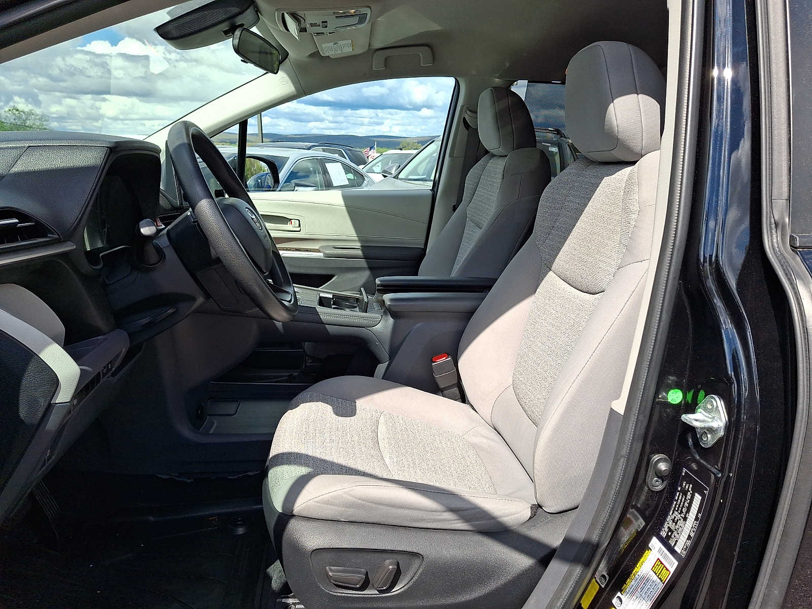 Thumbnail: 2023 Toyota Sienna - 10