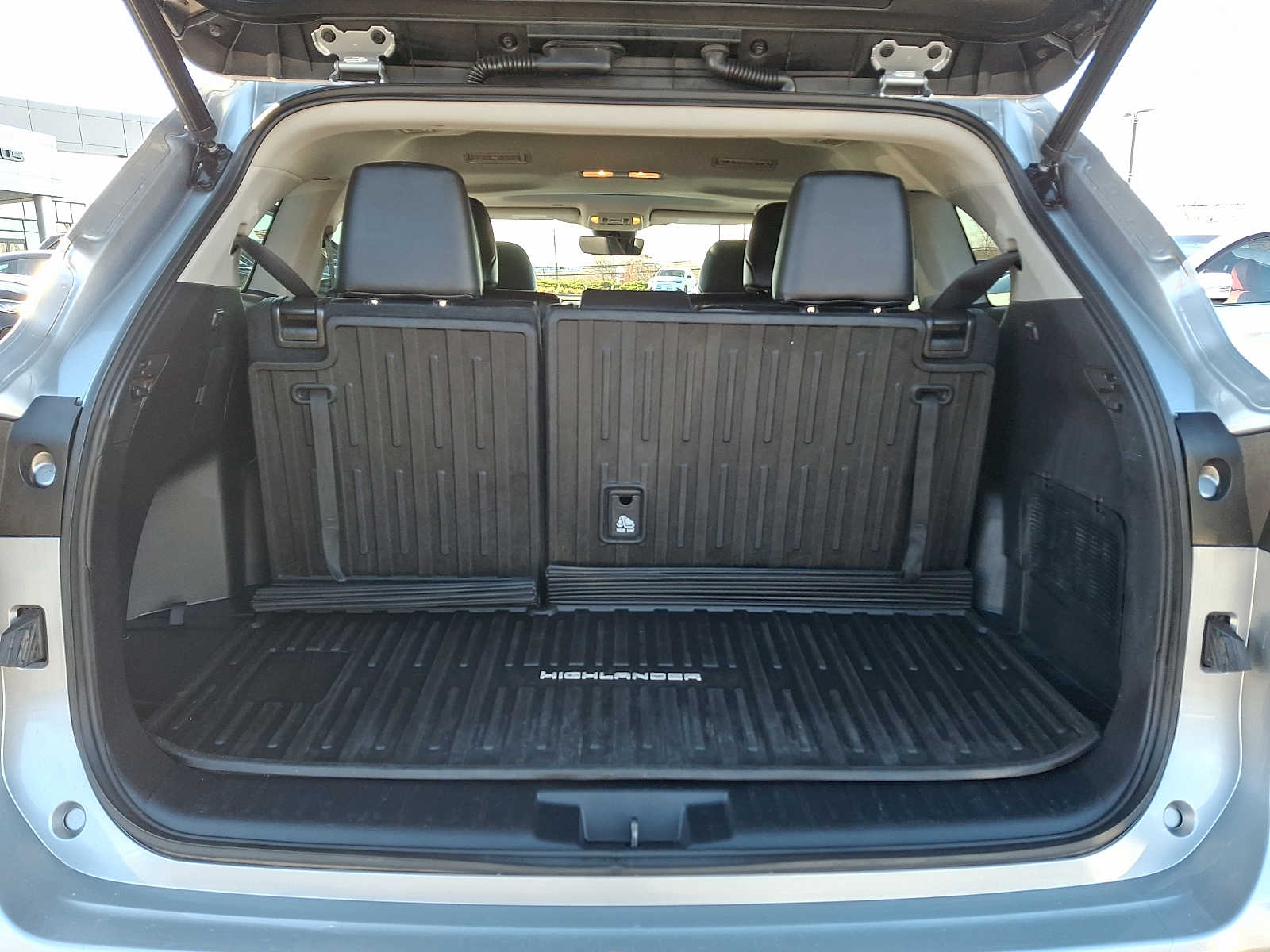 Thumbnail: 2022 Toyota Highlander - 27