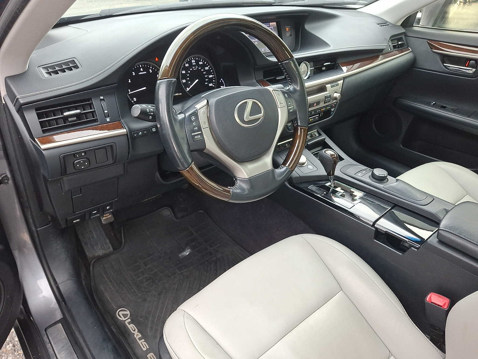 Thumbnail: 2013 Lexus ES - 11