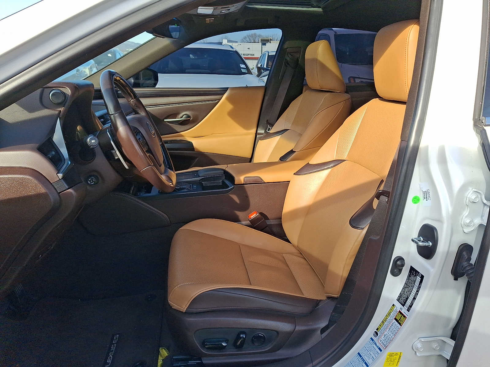 Thumbnail: 2021 Lexus ES - 10