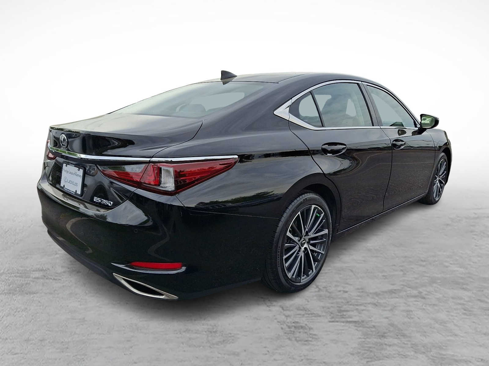 Thumbnail: 2024 Lexus ES - 3