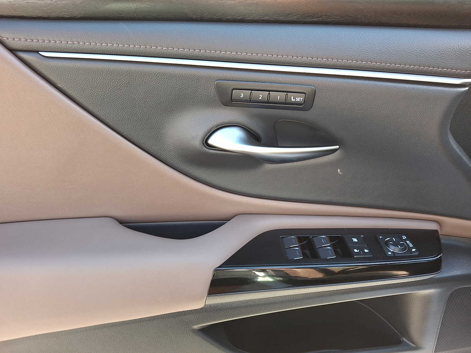 Thumbnail: 2024 Lexus ES - 10