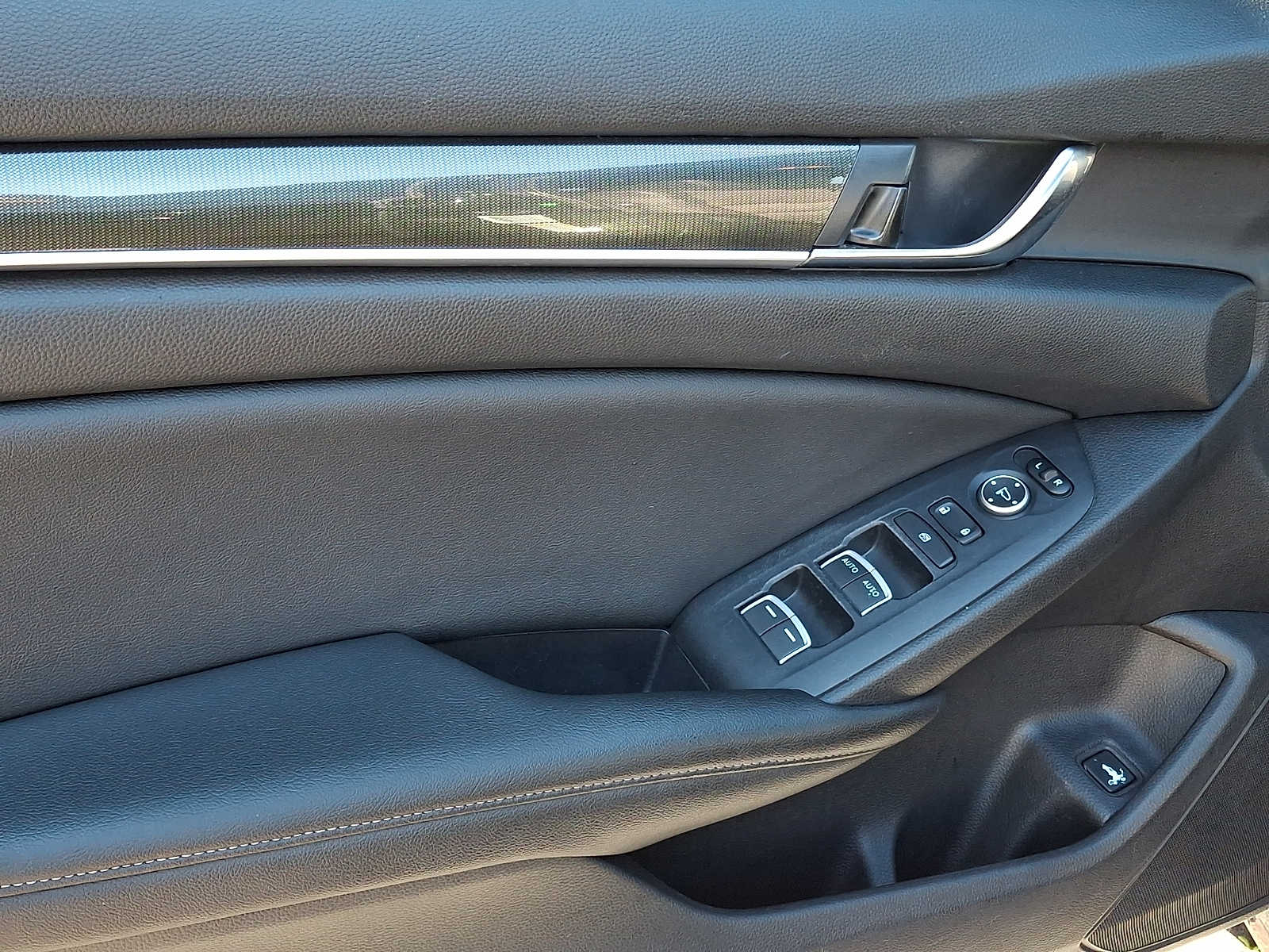 Thumbnail: 2019 Honda Accord - 10