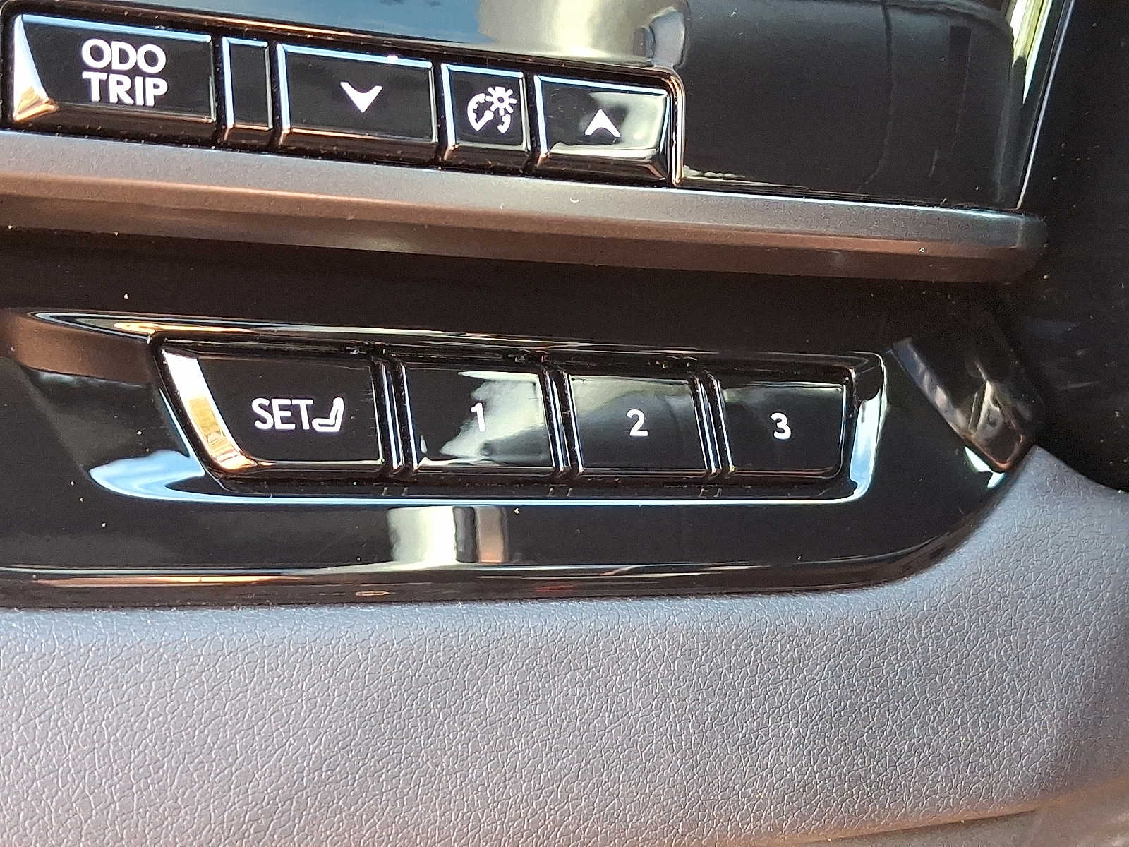 Thumbnail: 2023 Lexus RX - 23