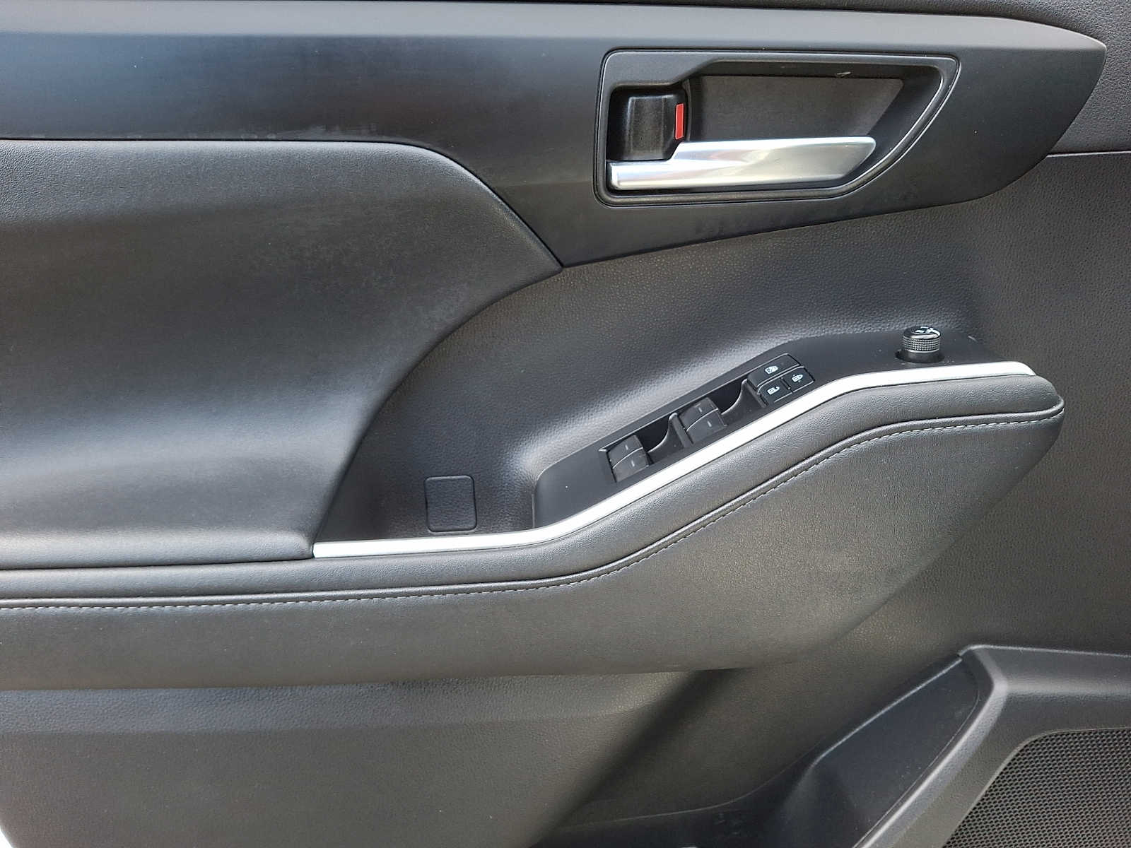 Thumbnail: 2021 Toyota Highlander - 9