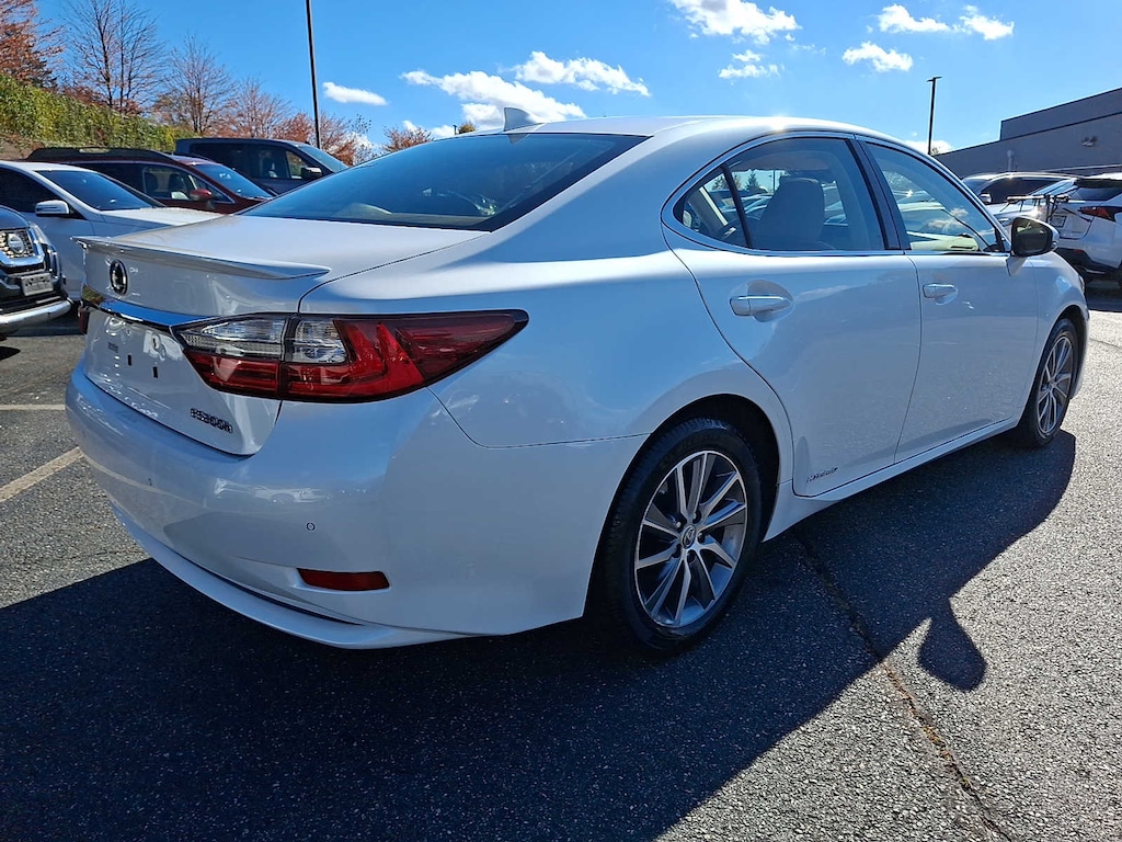 Used 2017 Lexus ES 300h  Sedan