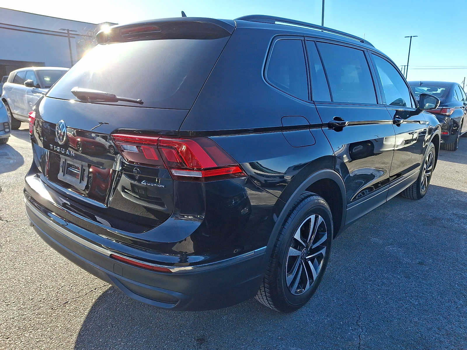 Thumbnail: 2022 Volkswagen Tiguan - 4