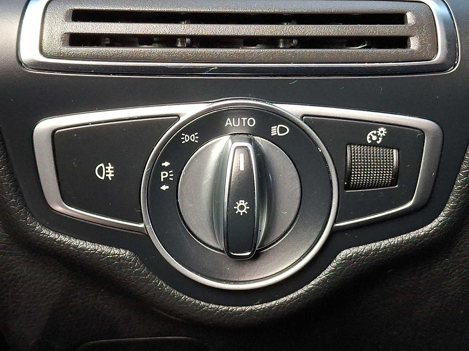 Thumbnail: 2017 Mercedes-Benz C-Class - 23