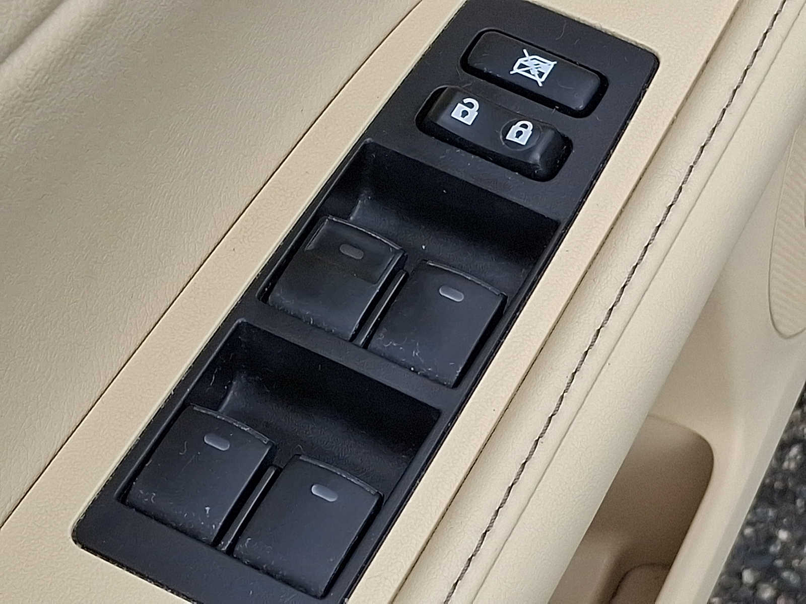 Thumbnail: 2015 Lexus ES - 24