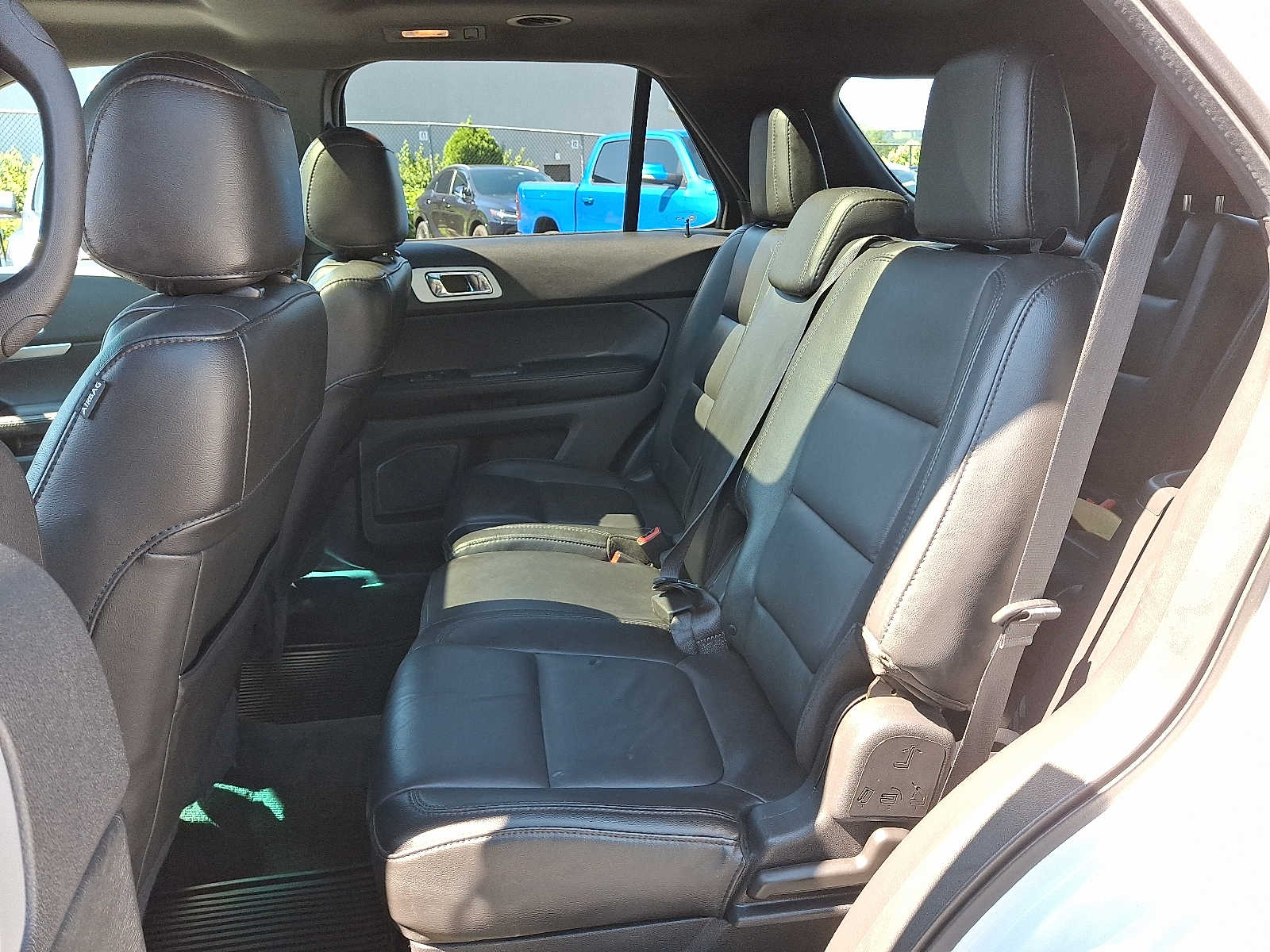 Thumbnail: 2015 Ford Explorer - 8