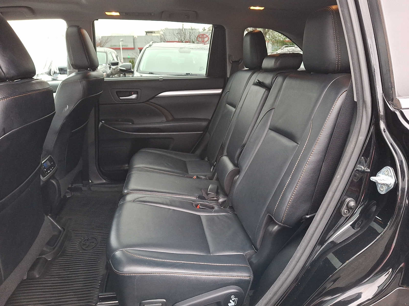 Thumbnail: 2017 Toyota Highlander - 7