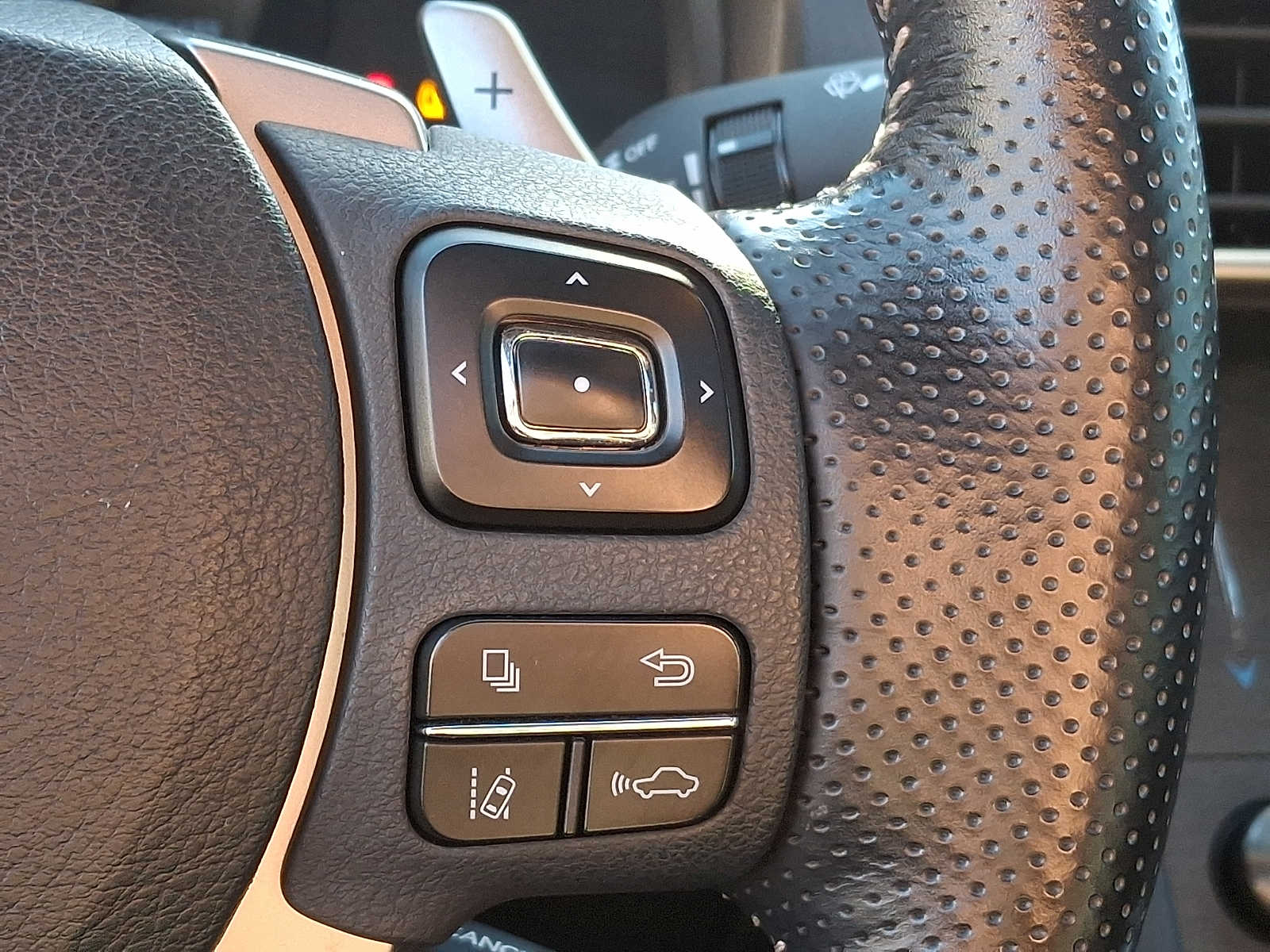 Thumbnail: 2020 Lexus IS - 20