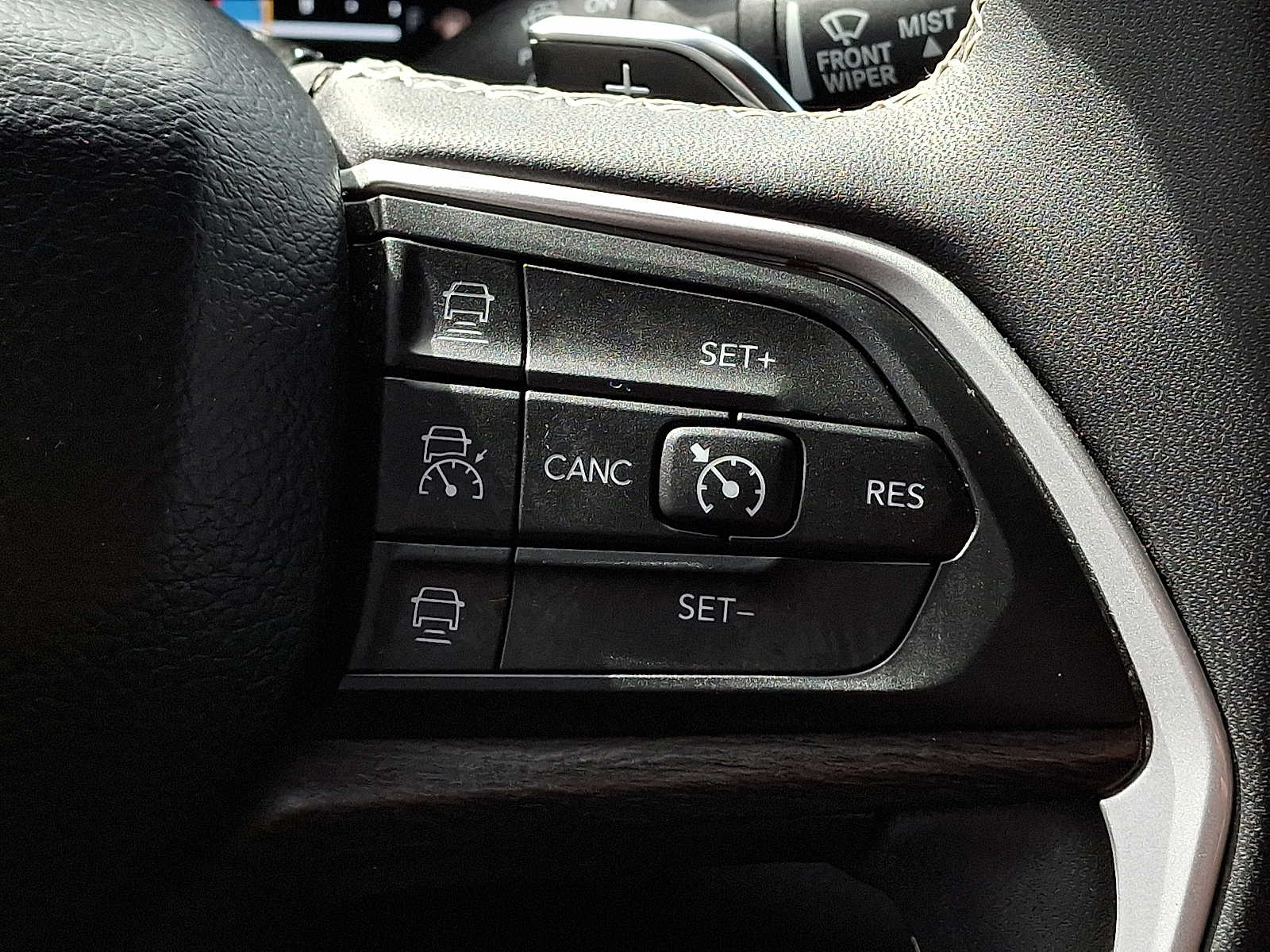 Thumbnail: 2023 Jeep Grand Cherokee - 18