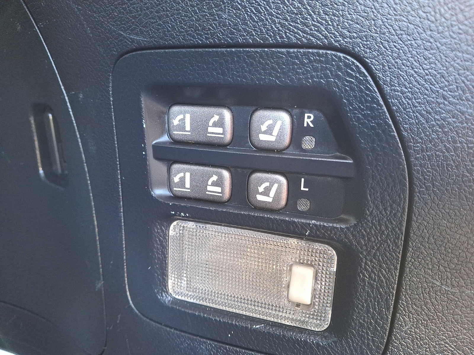 Thumbnail: 2011 Lexus LX - 30