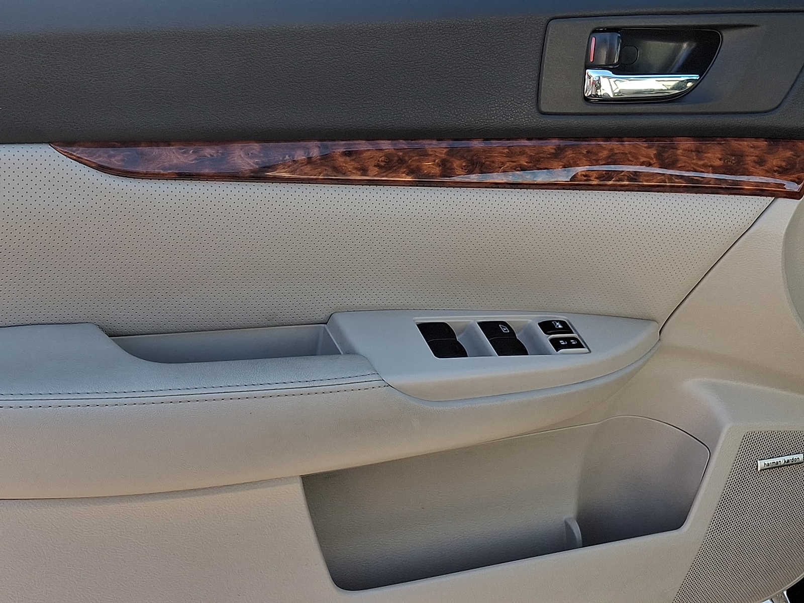 Thumbnail: 2011 Subaru Legacy - 9