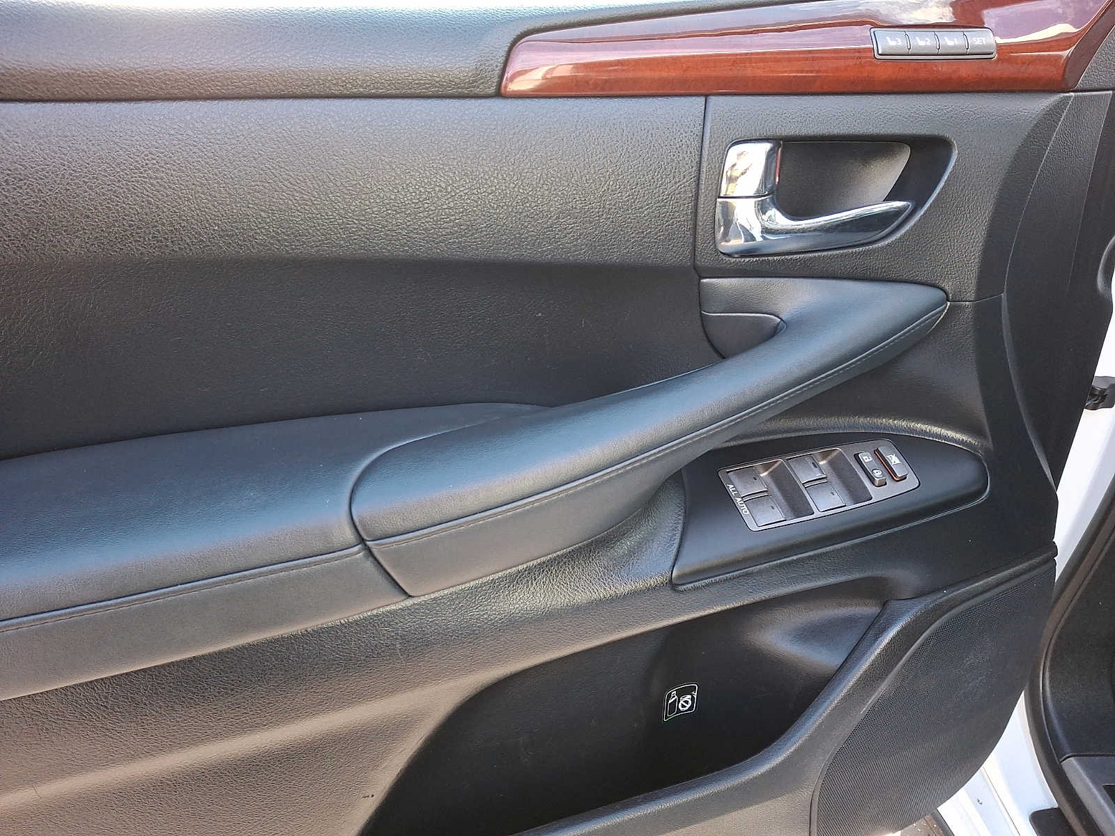 Thumbnail: 2011 Lexus LX - 12