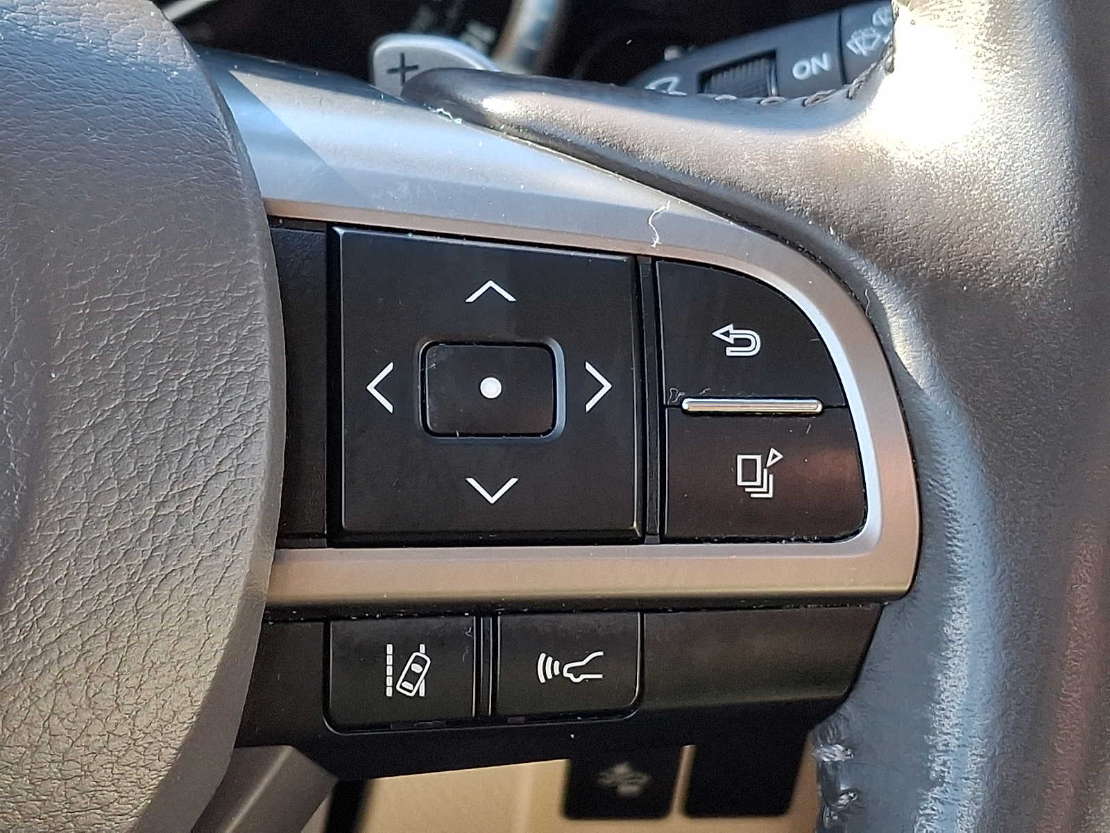 Thumbnail: 2020 Lexus LX - 20