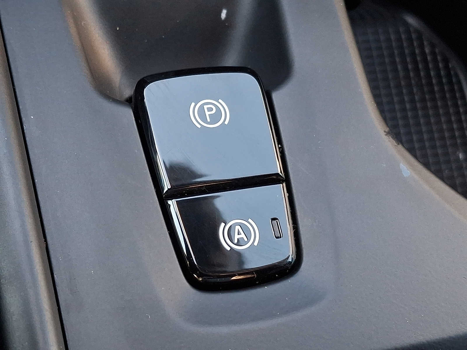 Thumbnail: 2019 Volvo XC40 - 21