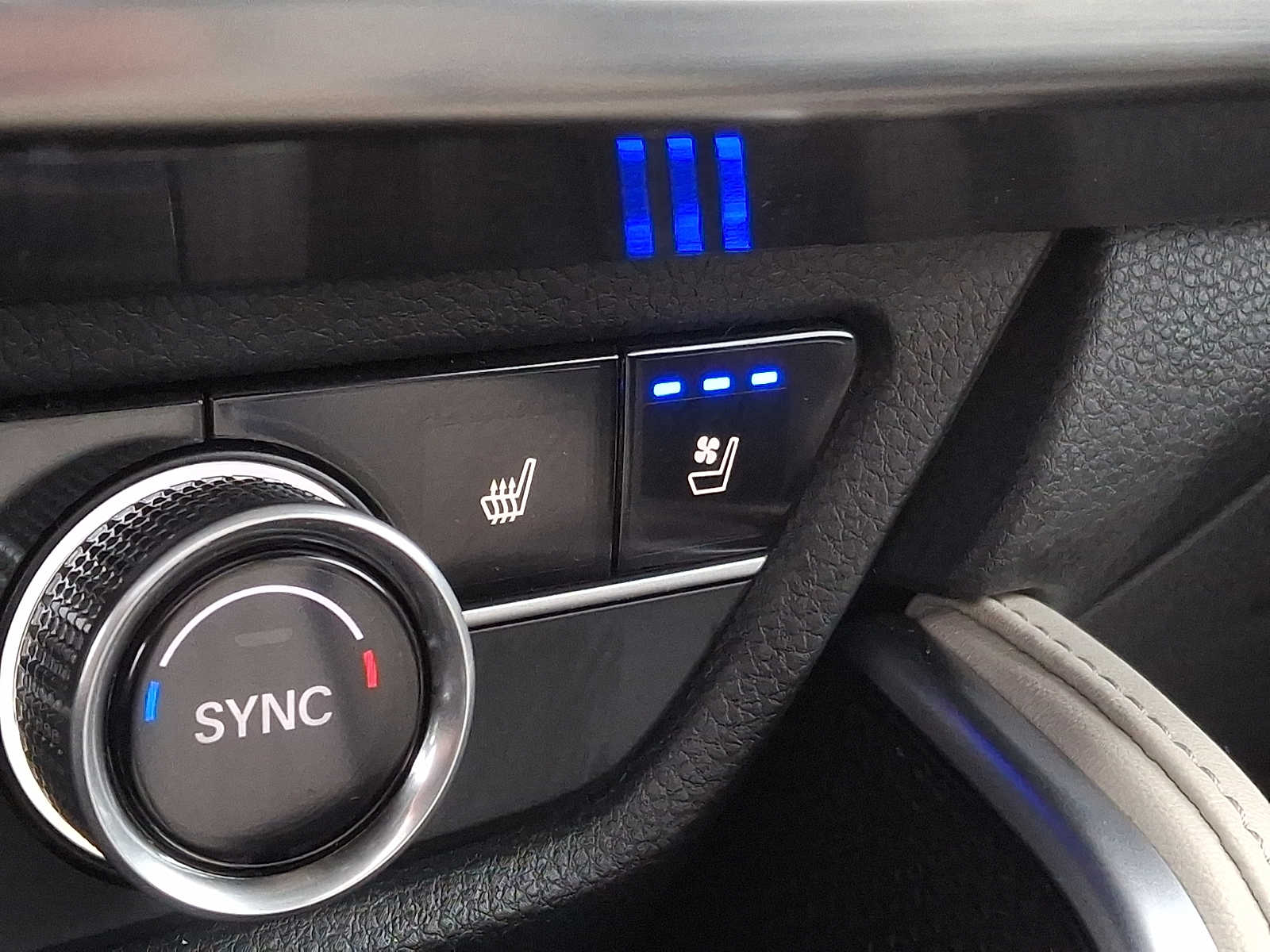 Thumbnail: 2025 Acura ADX - 21