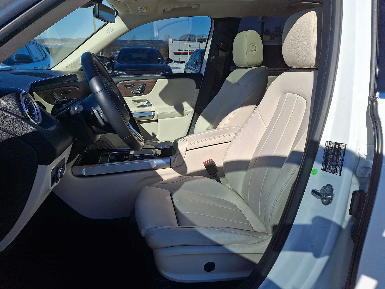 Thumbnail: 2022 Mercedes-Benz GLB - 10