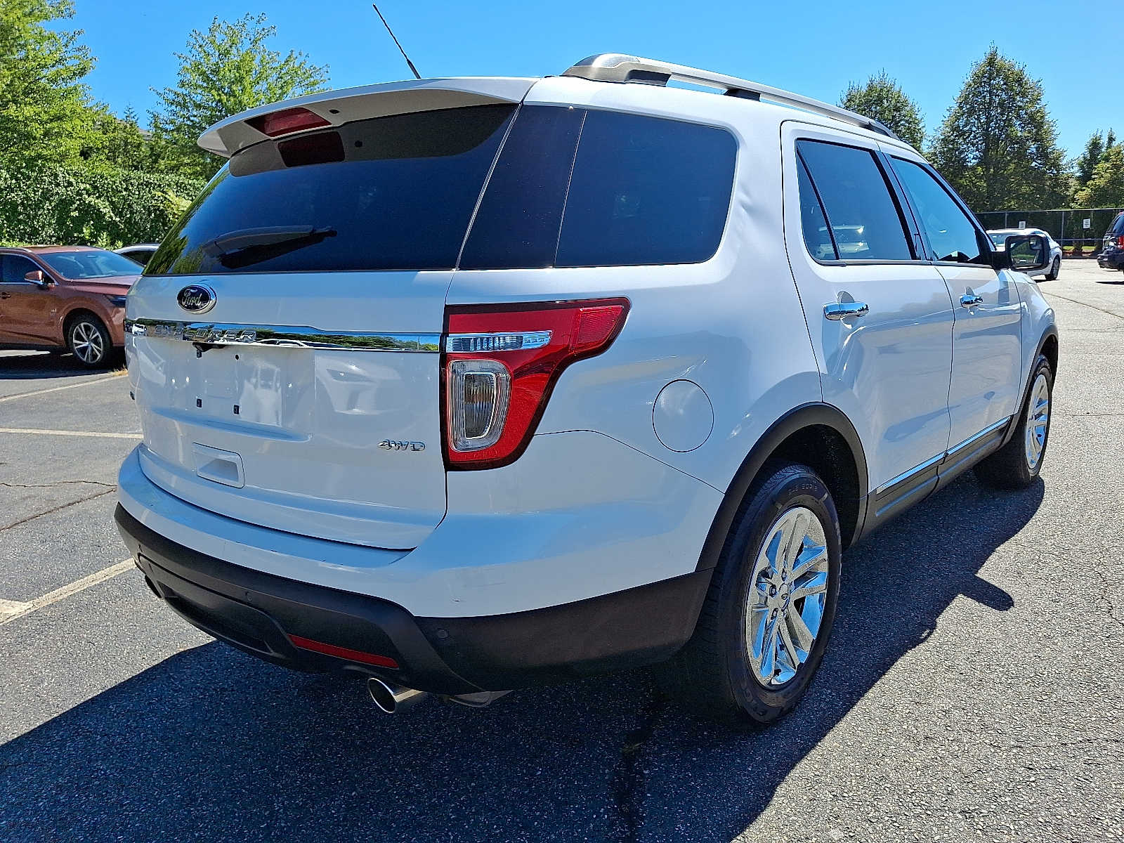 Thumbnail: 2015 Ford Explorer - 4