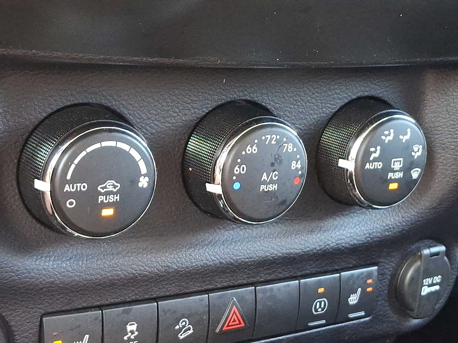 Thumbnail: 2016 Jeep Wrangler - 14