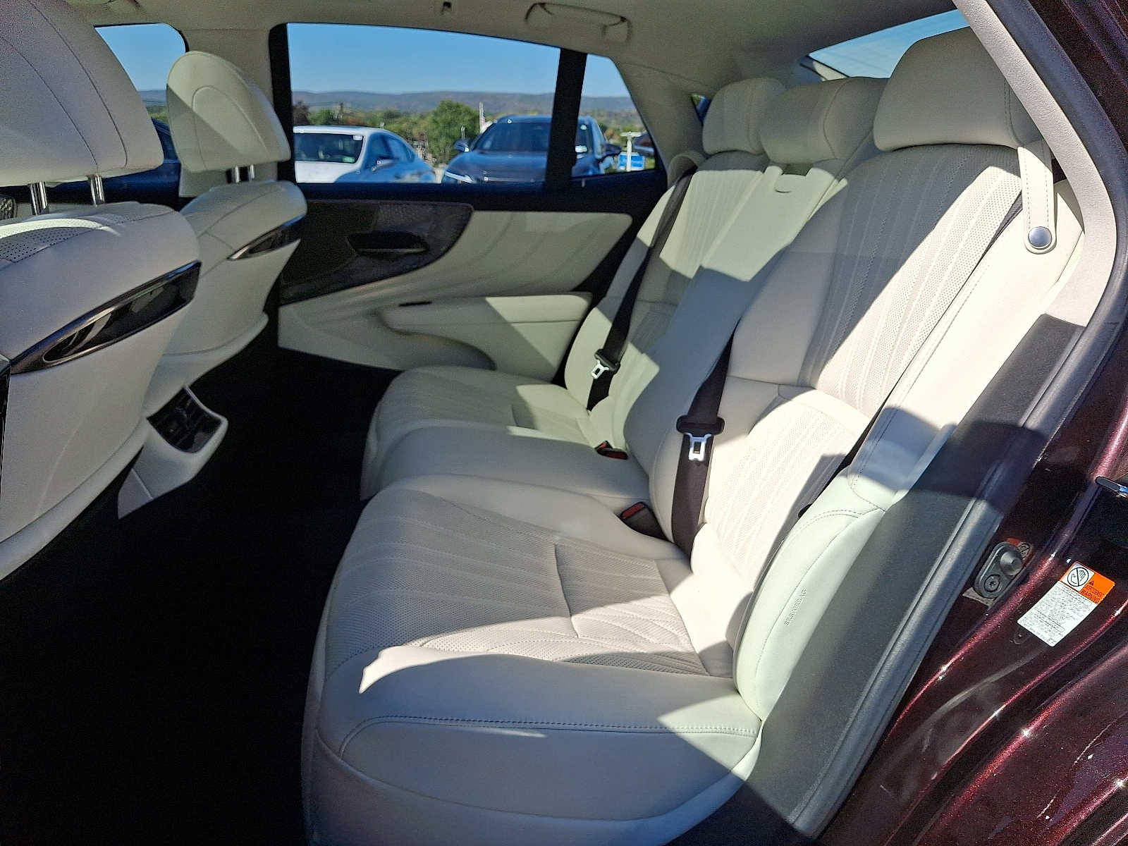 Thumbnail: 2020 Lexus LS - 8