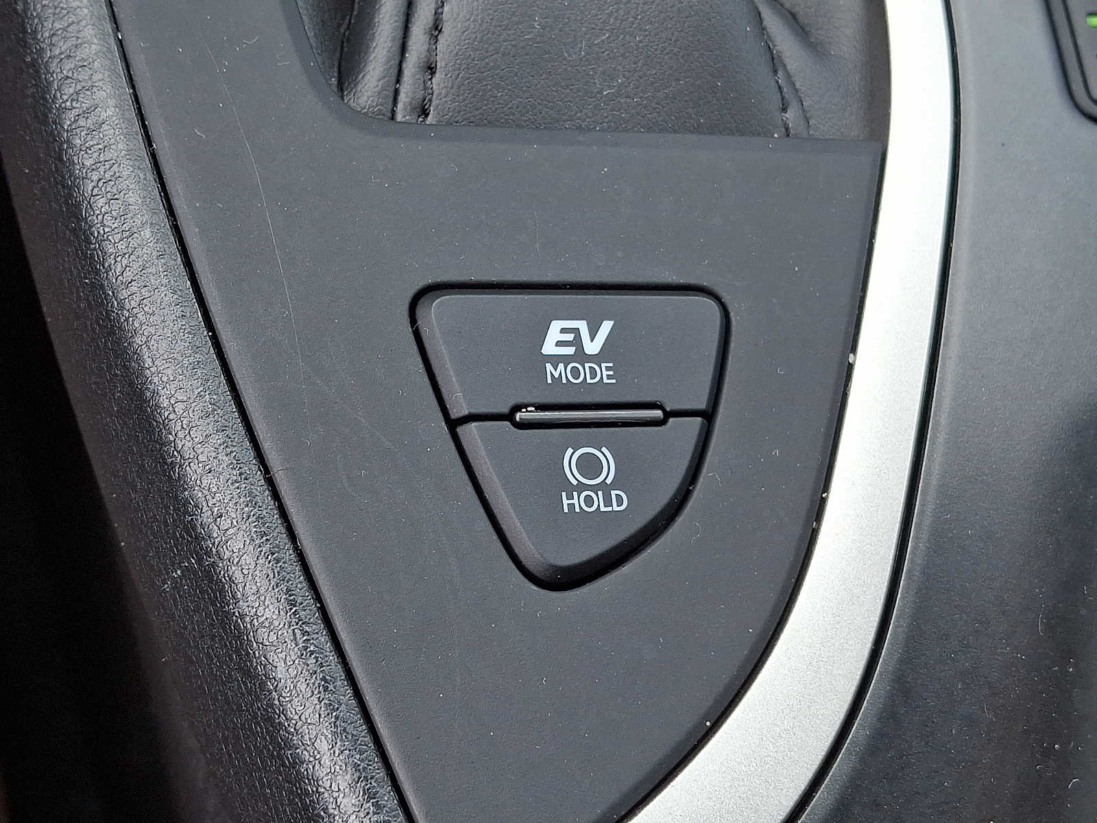 Thumbnail: 2023 Lexus UX - 24