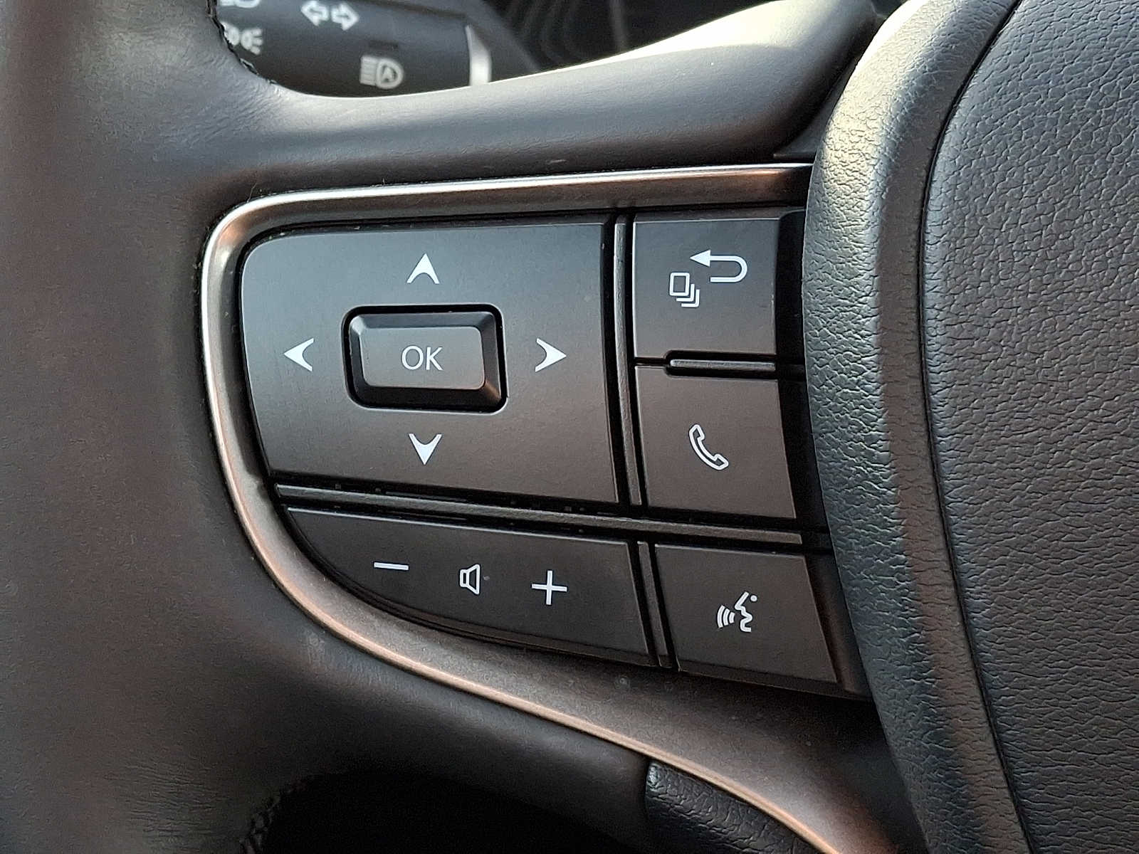 Thumbnail: 2023 Lexus UX - 17