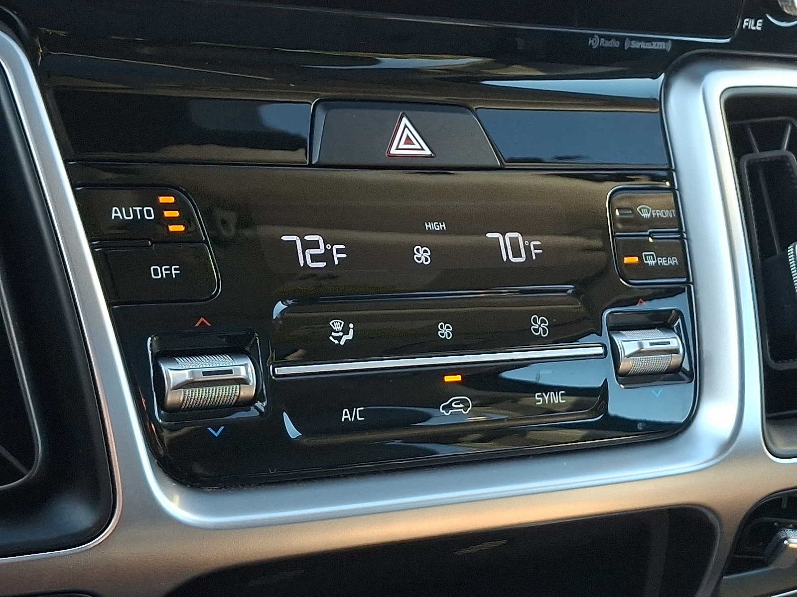 Thumbnail: 2022 Kia Sorento - 15