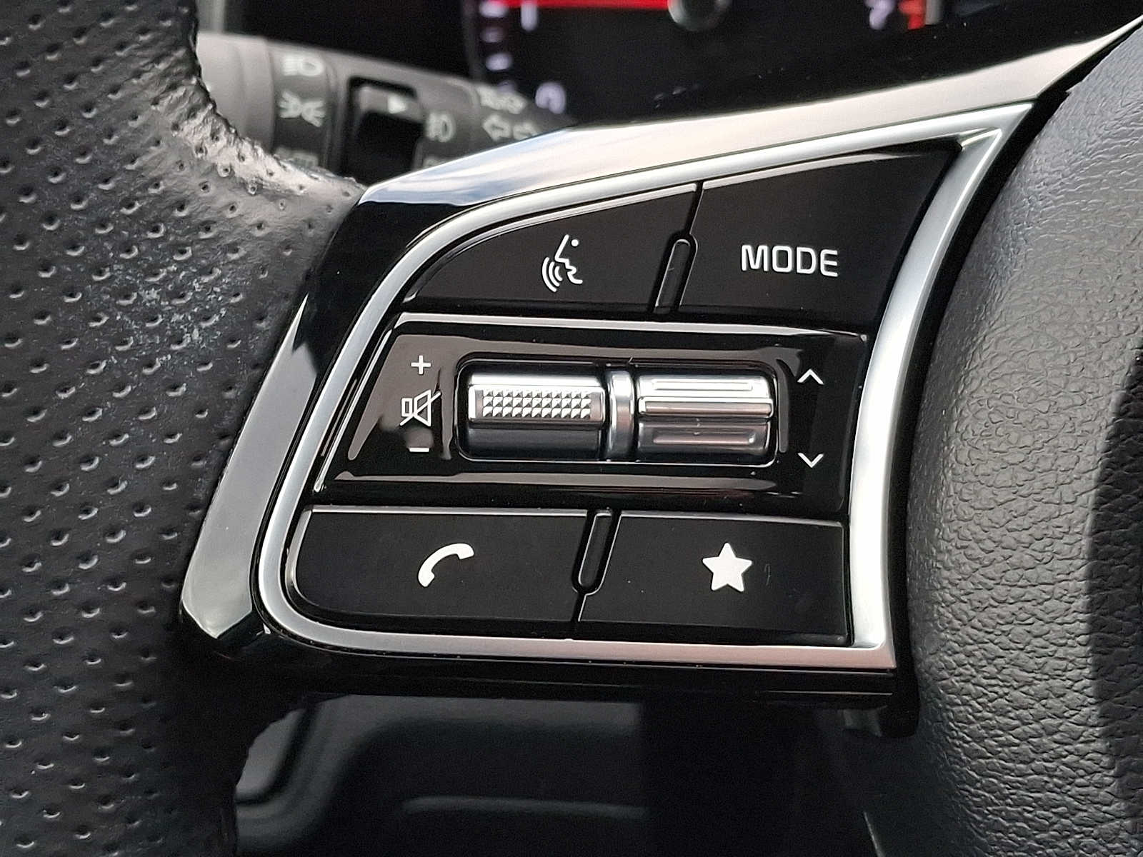 Thumbnail: 2023 Kia Forte - 17