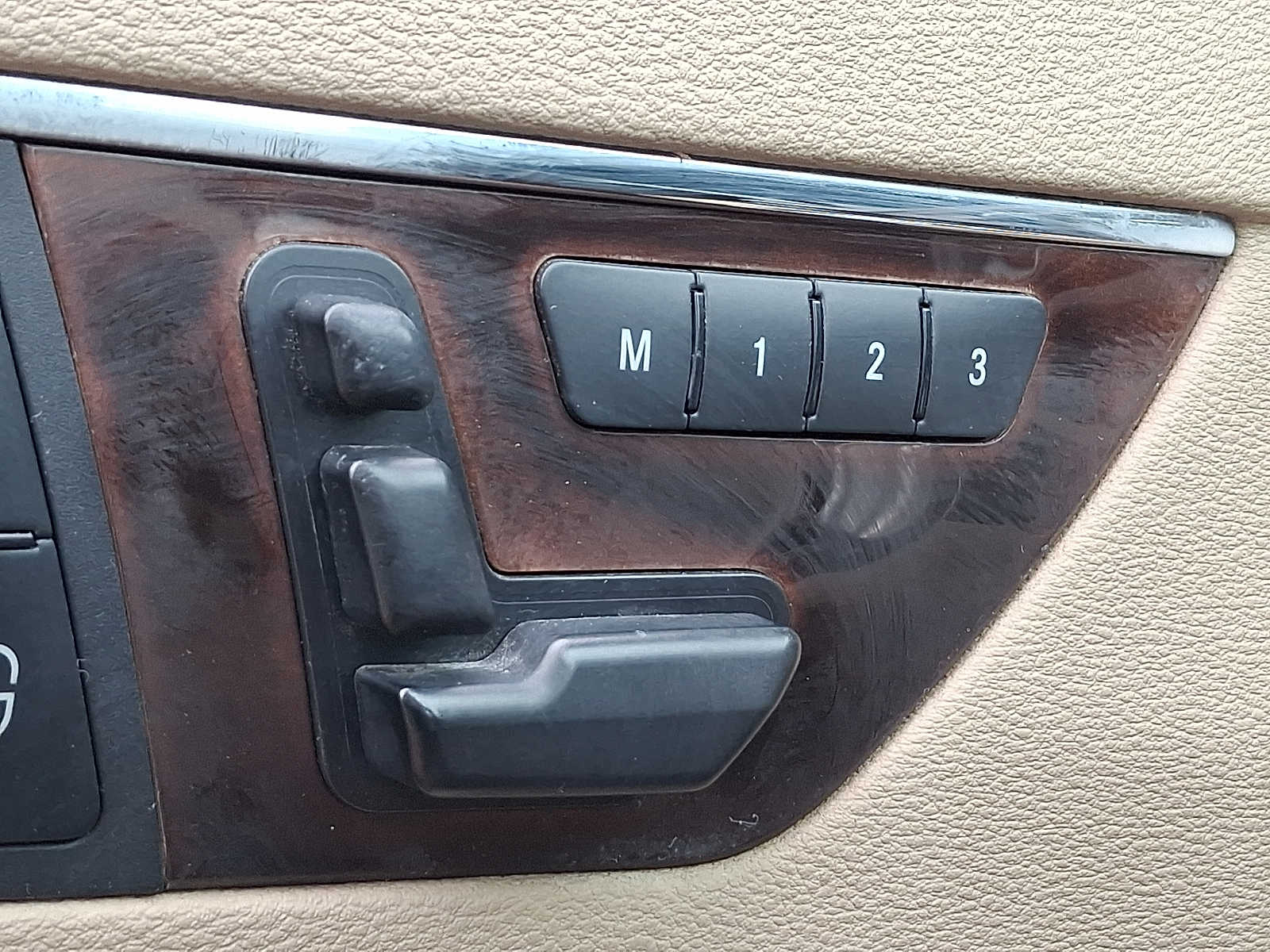 Thumbnail: 2010 Mercedes-Benz E-Class - 24
