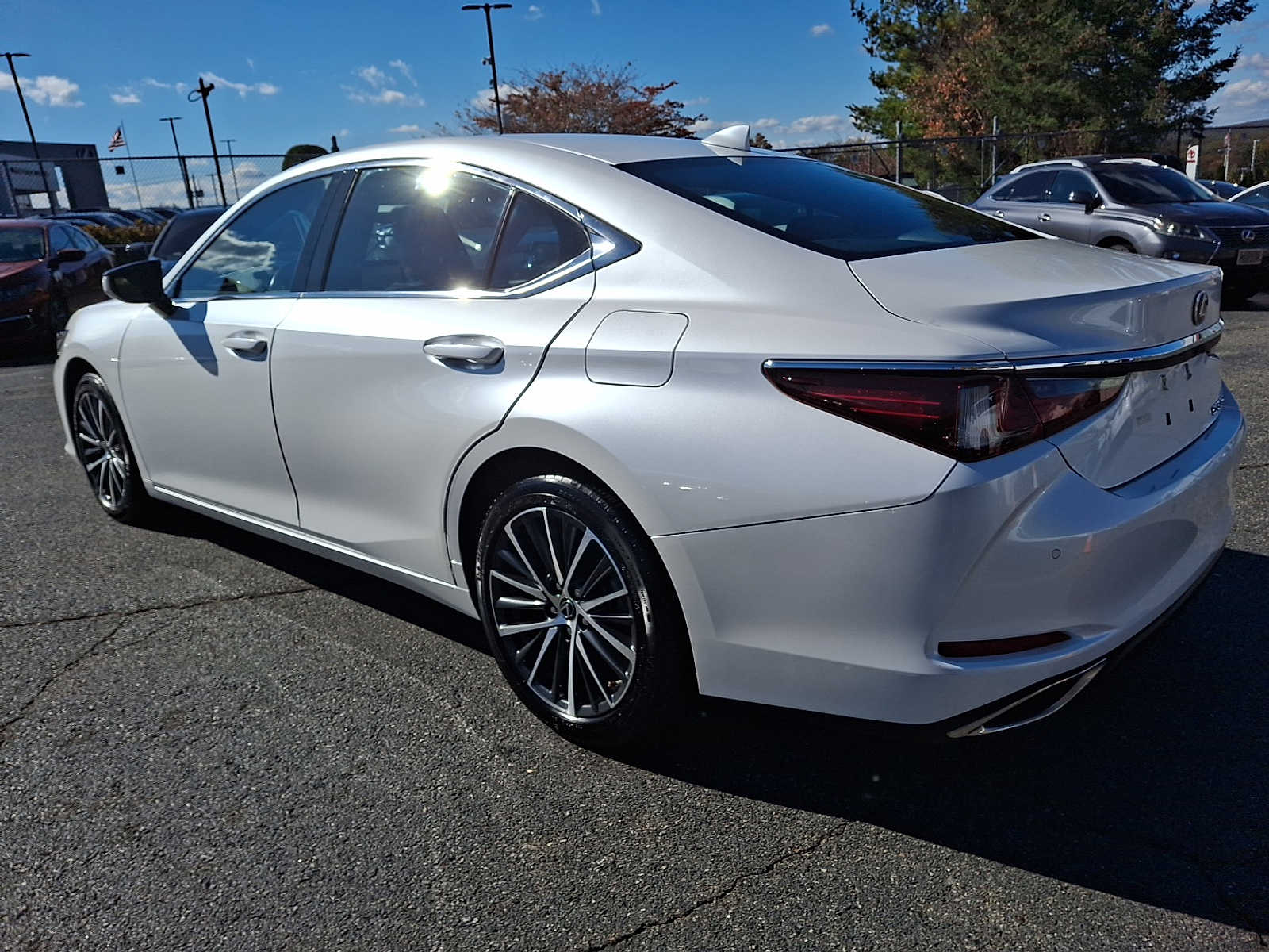 Thumbnail: 2024 Lexus ES - 6