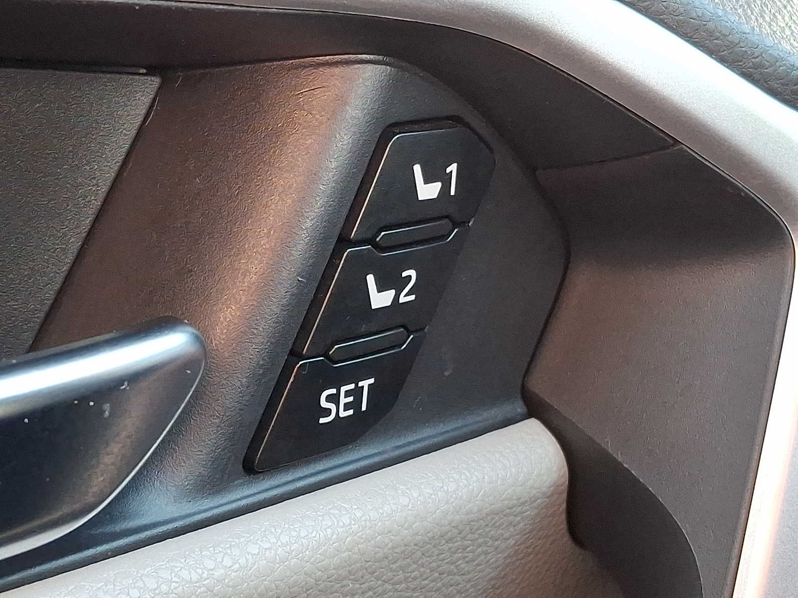 Thumbnail: 2022 Toyota RAV4 - 26