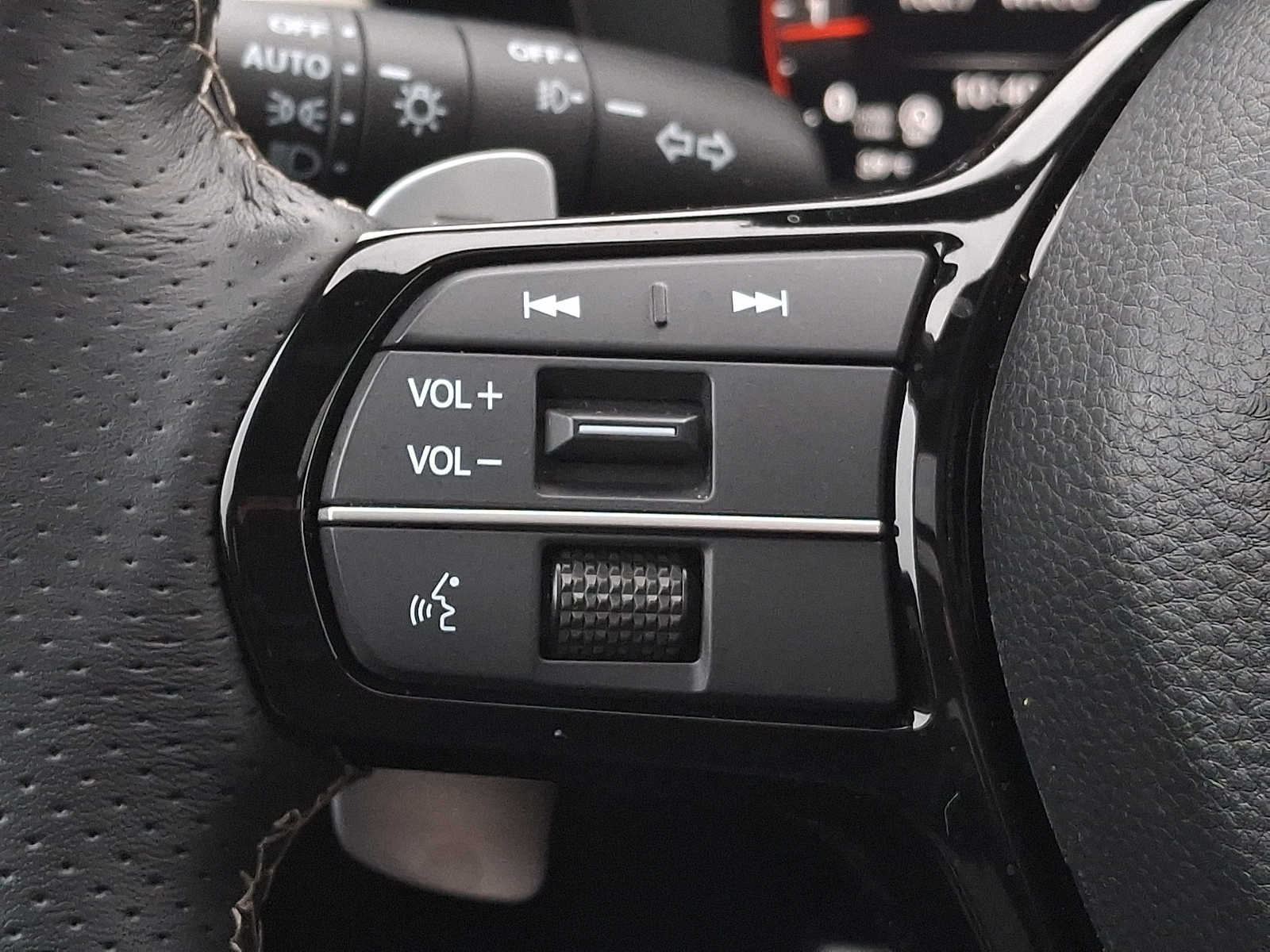 Thumbnail: 2025 Acura ADX - 18