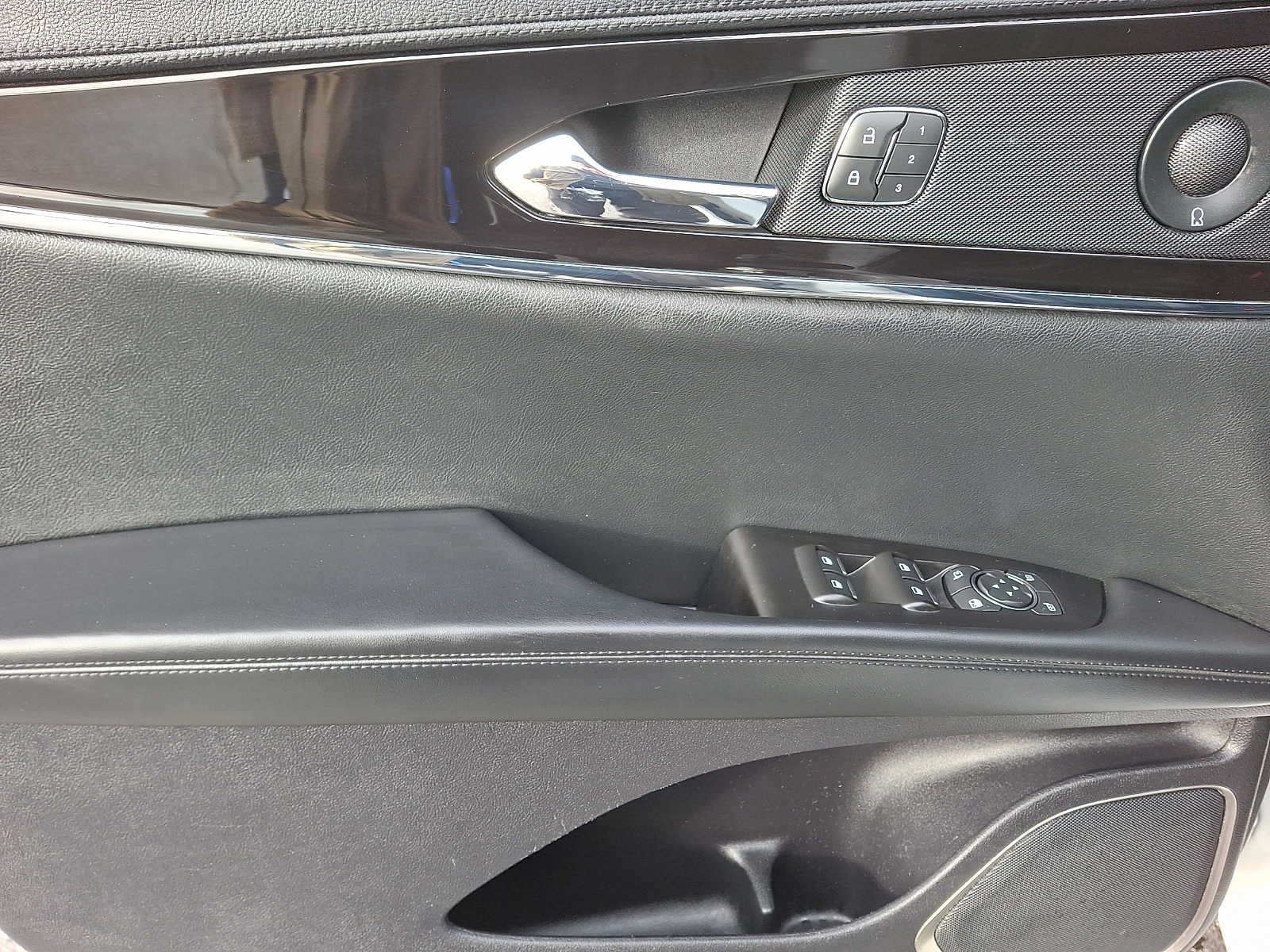 Thumbnail: 2021 Lincoln Nautilus - 8