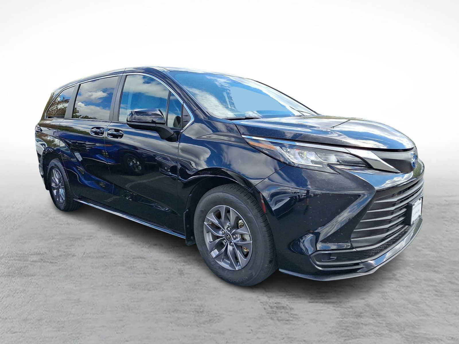 Thumbnail: 2023 Toyota Sienna - 2