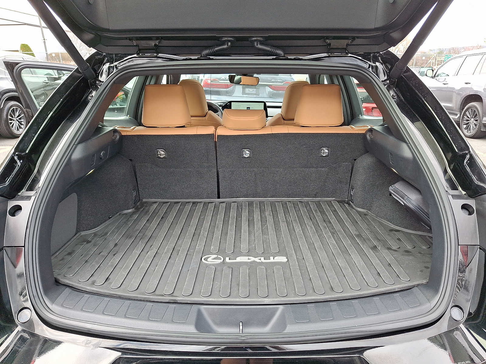 Thumbnail: 2023 Lexus UX - 27