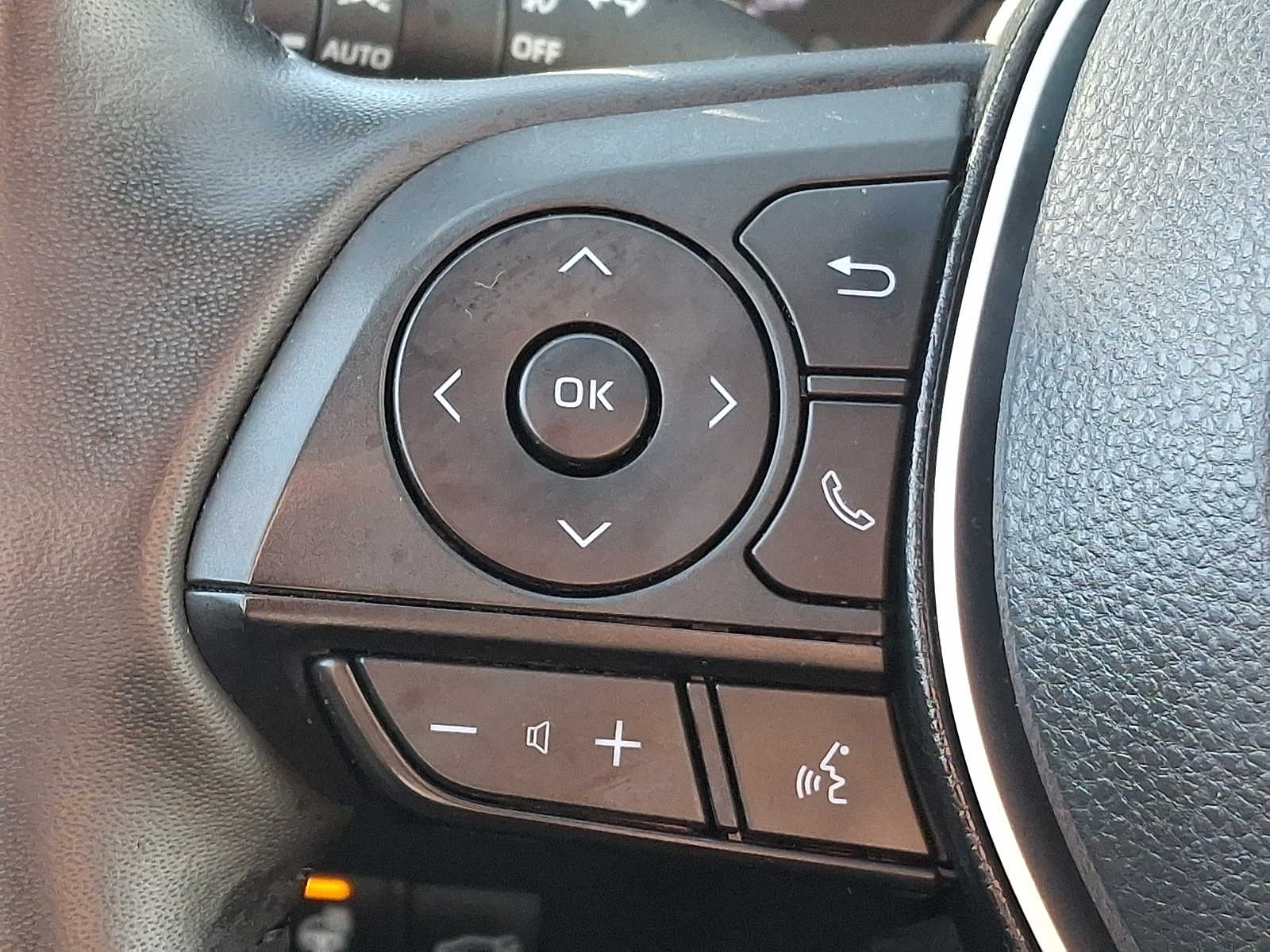 Thumbnail: 2022 Toyota RAV4 - 17