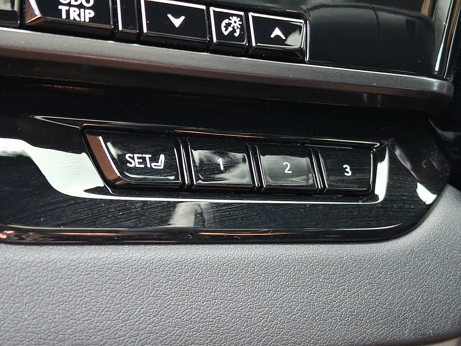 Thumbnail: 2025 Lexus RX - 23