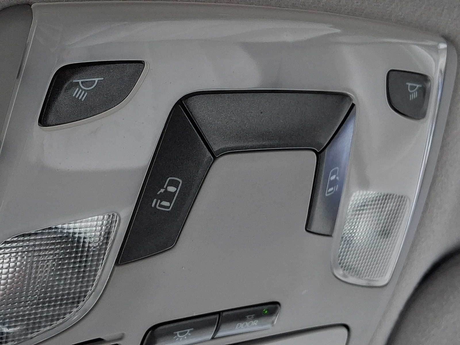 Thumbnail: 2012 Toyota Sienna - 25