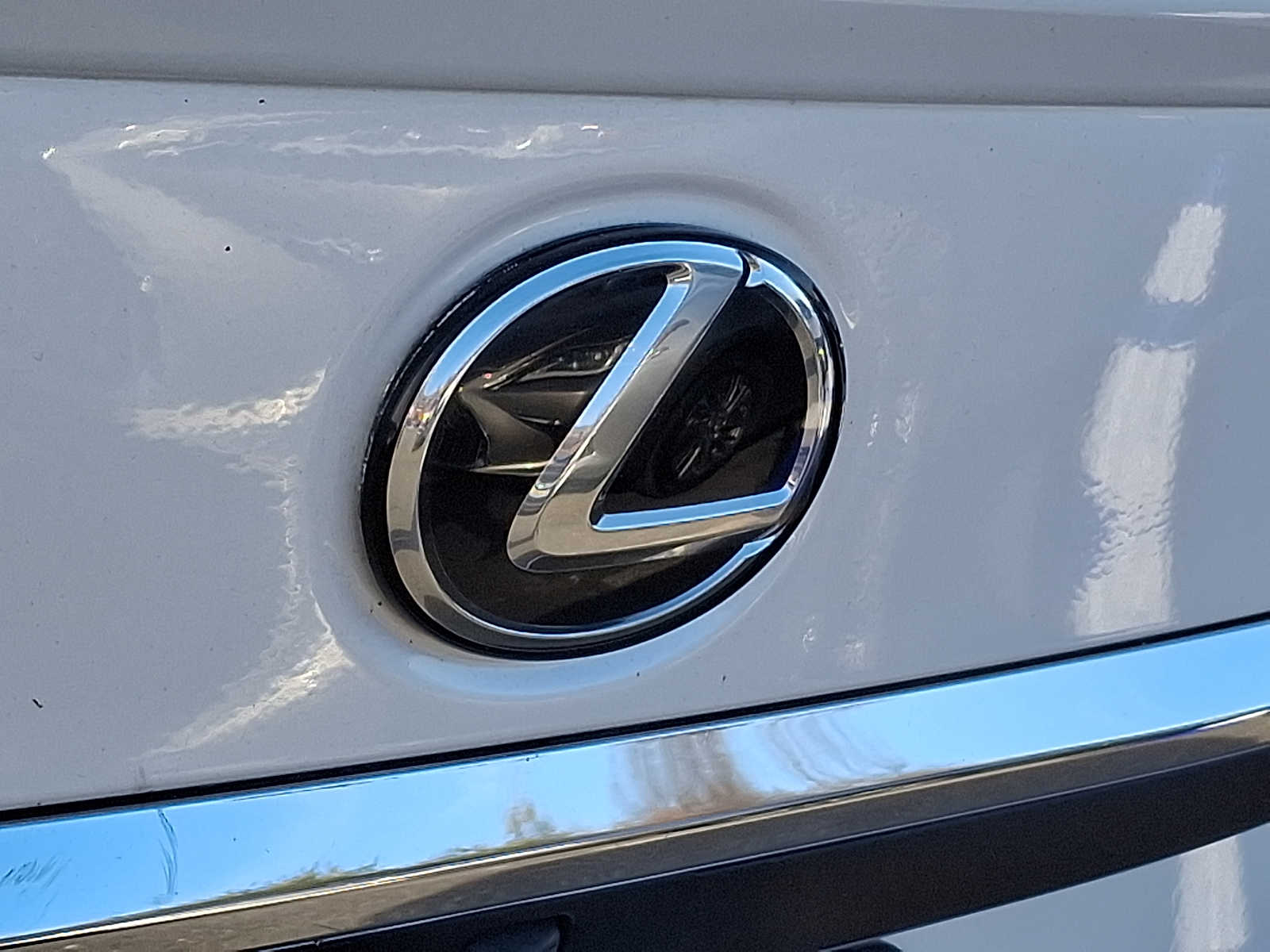 Thumbnail: 2021 Lexus ES - 29