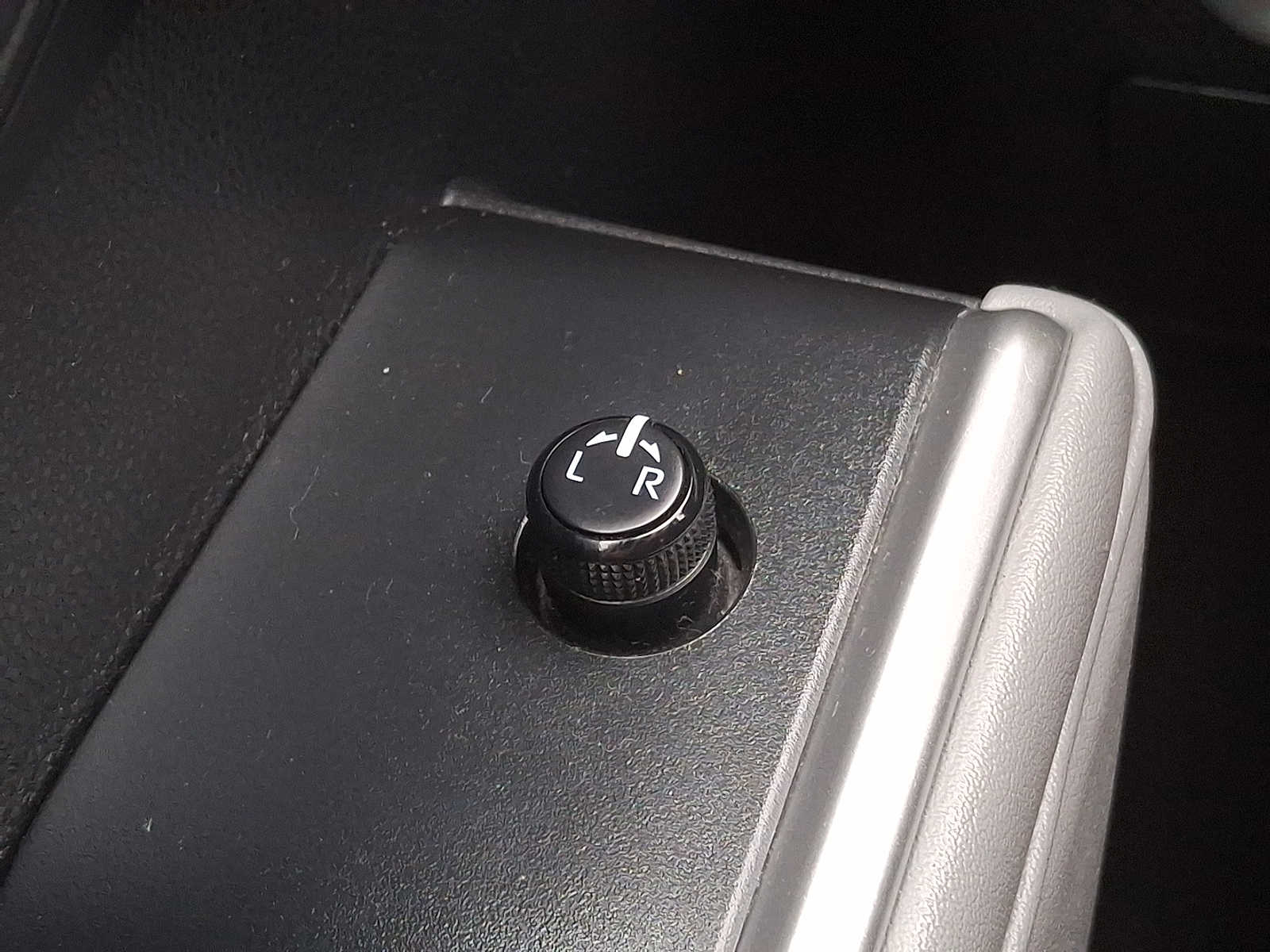 Thumbnail: 2023 Toyota Highlander - 23