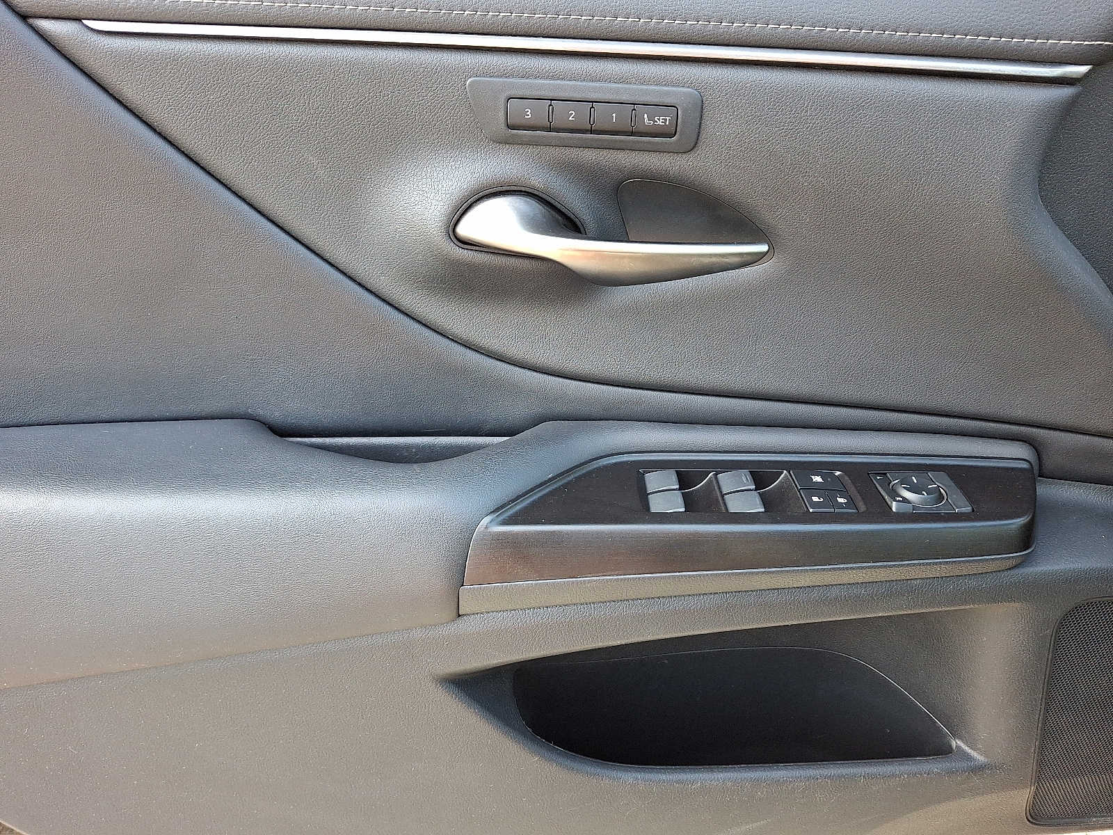 Thumbnail: 2019 Lexus ES - 7