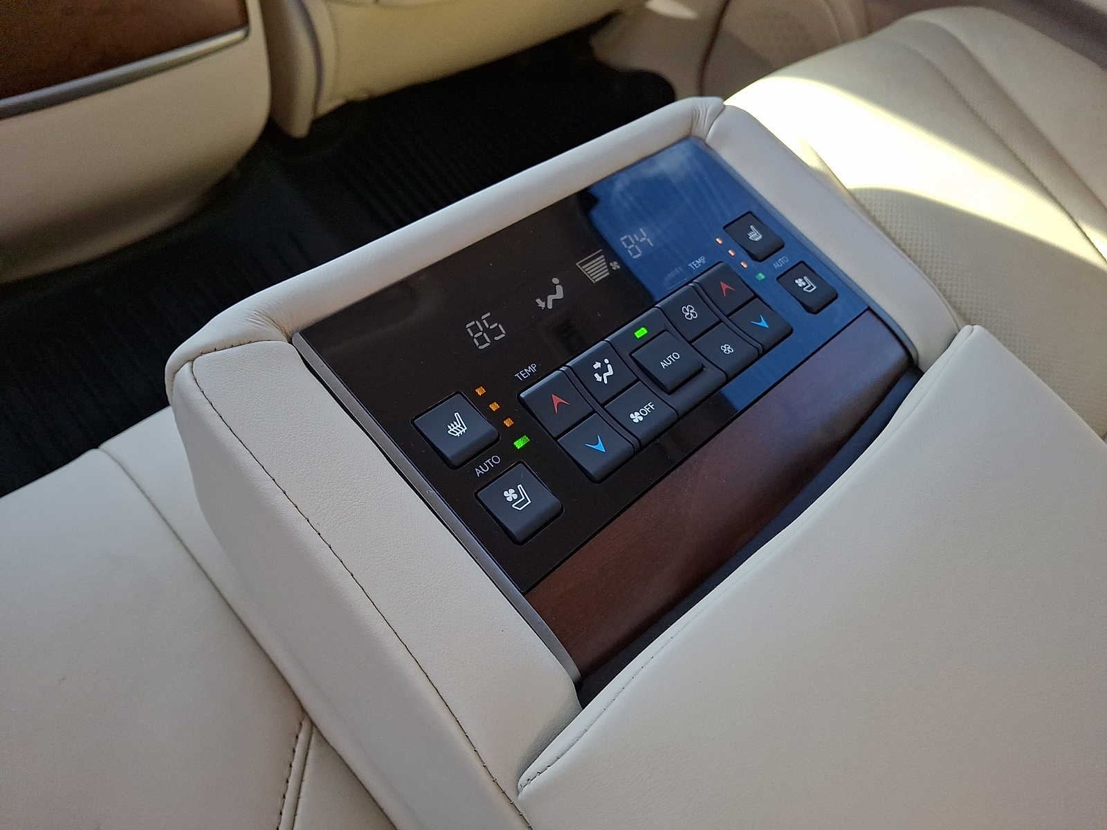 Thumbnail: 2020 Lexus LX - 9