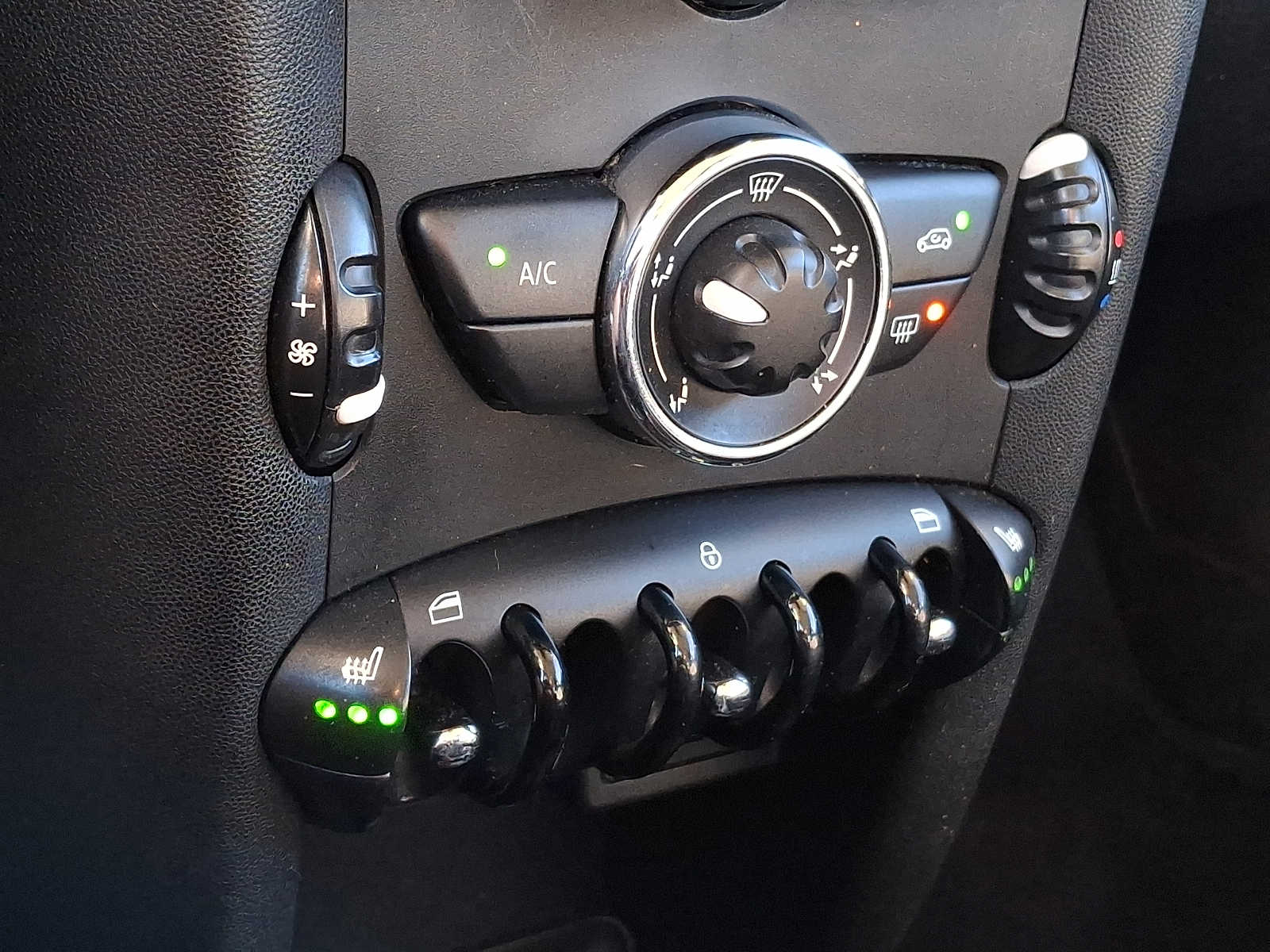 Thumbnail: 2013 MINI Cooper Hardtop - 14