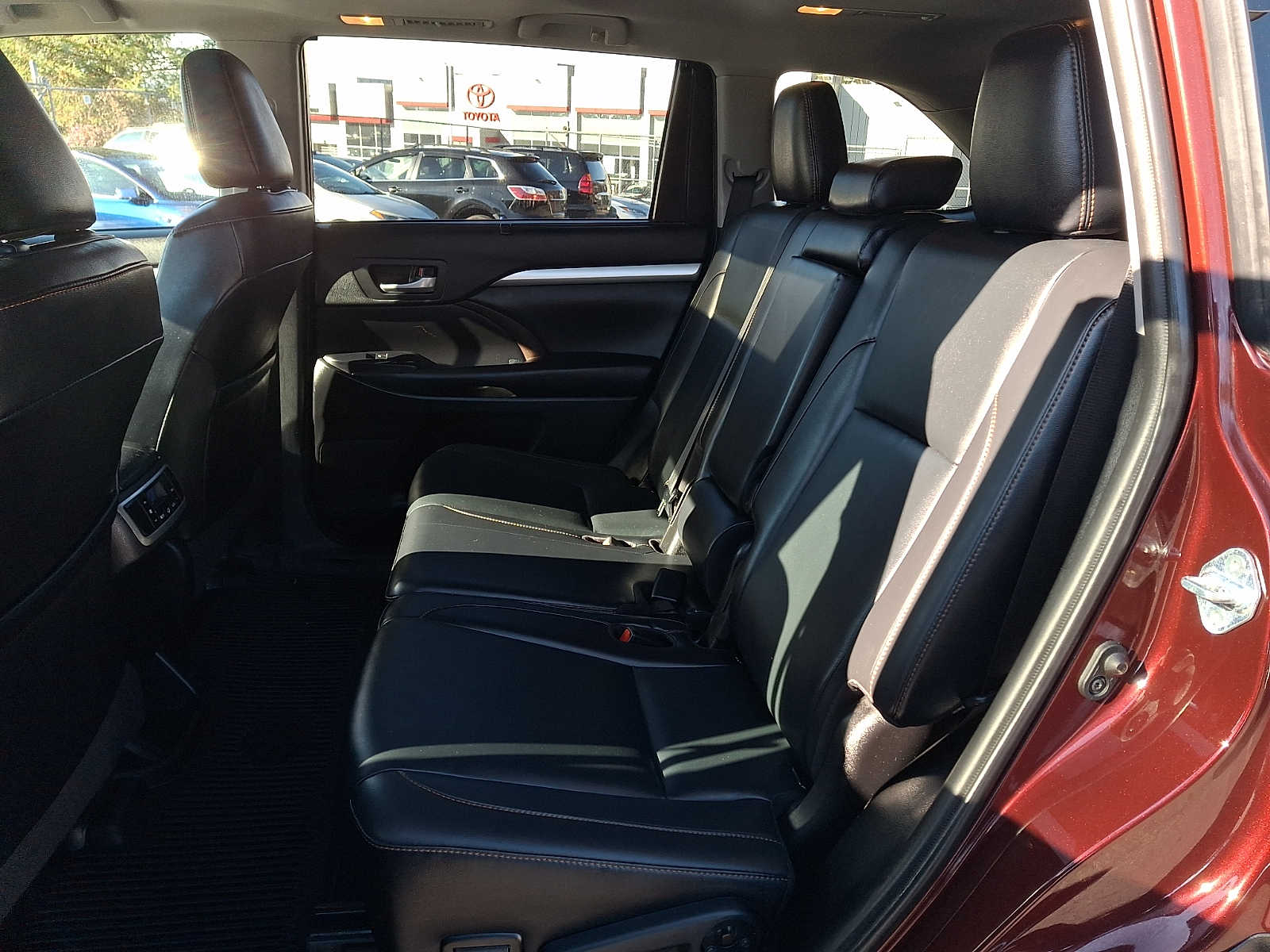 Thumbnail: 2019 Toyota Highlander - 8