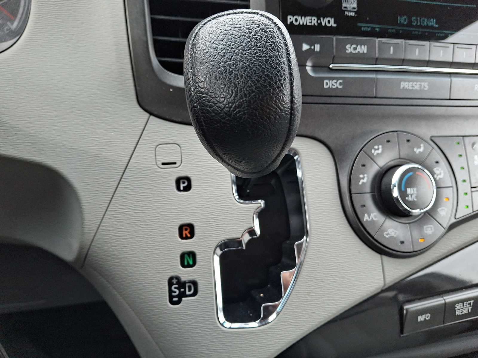 Thumbnail: 2012 Toyota Sienna - 13