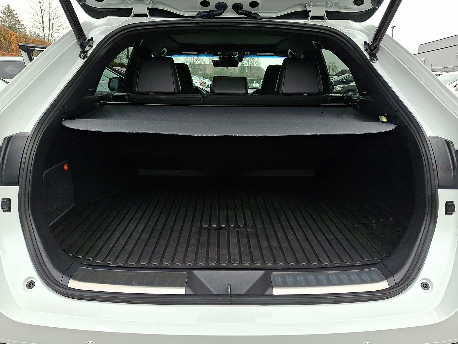 Thumbnail: 2023 Toyota Venza - 28