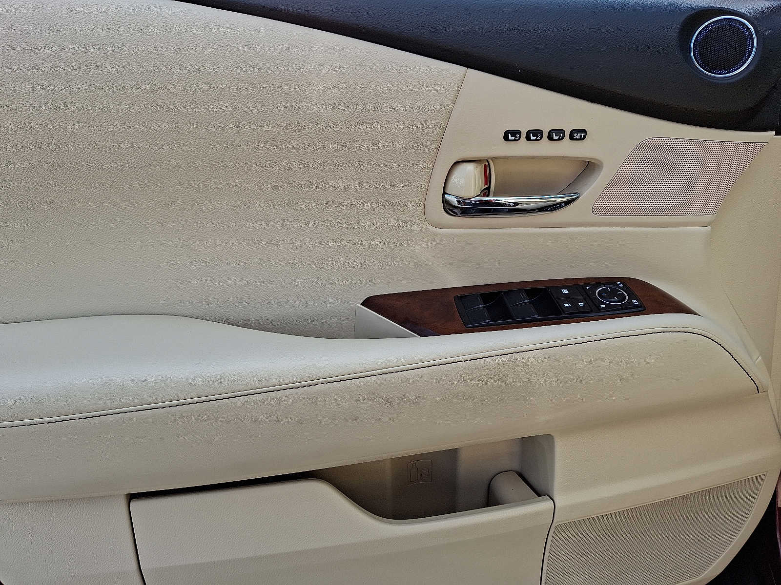 Thumbnail: 2015 Lexus RX - 9